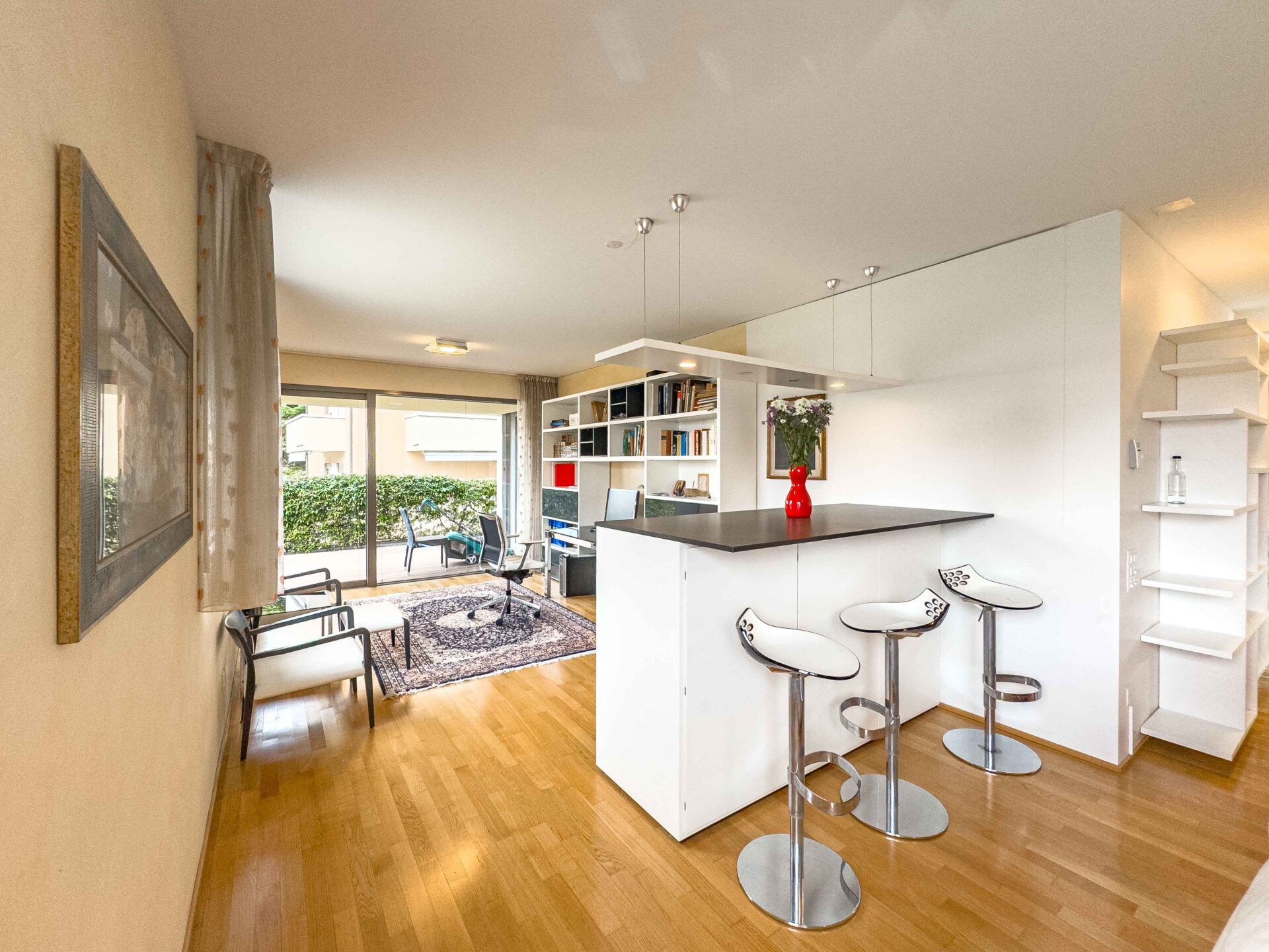 Große Wohnung mit großem Garten in Mendrisio in der Nähe des Zentrums zu verkaufen Große Wohnung mit großem Garten in Mendrisio in der Nähe des Zentrums zu verkaufen