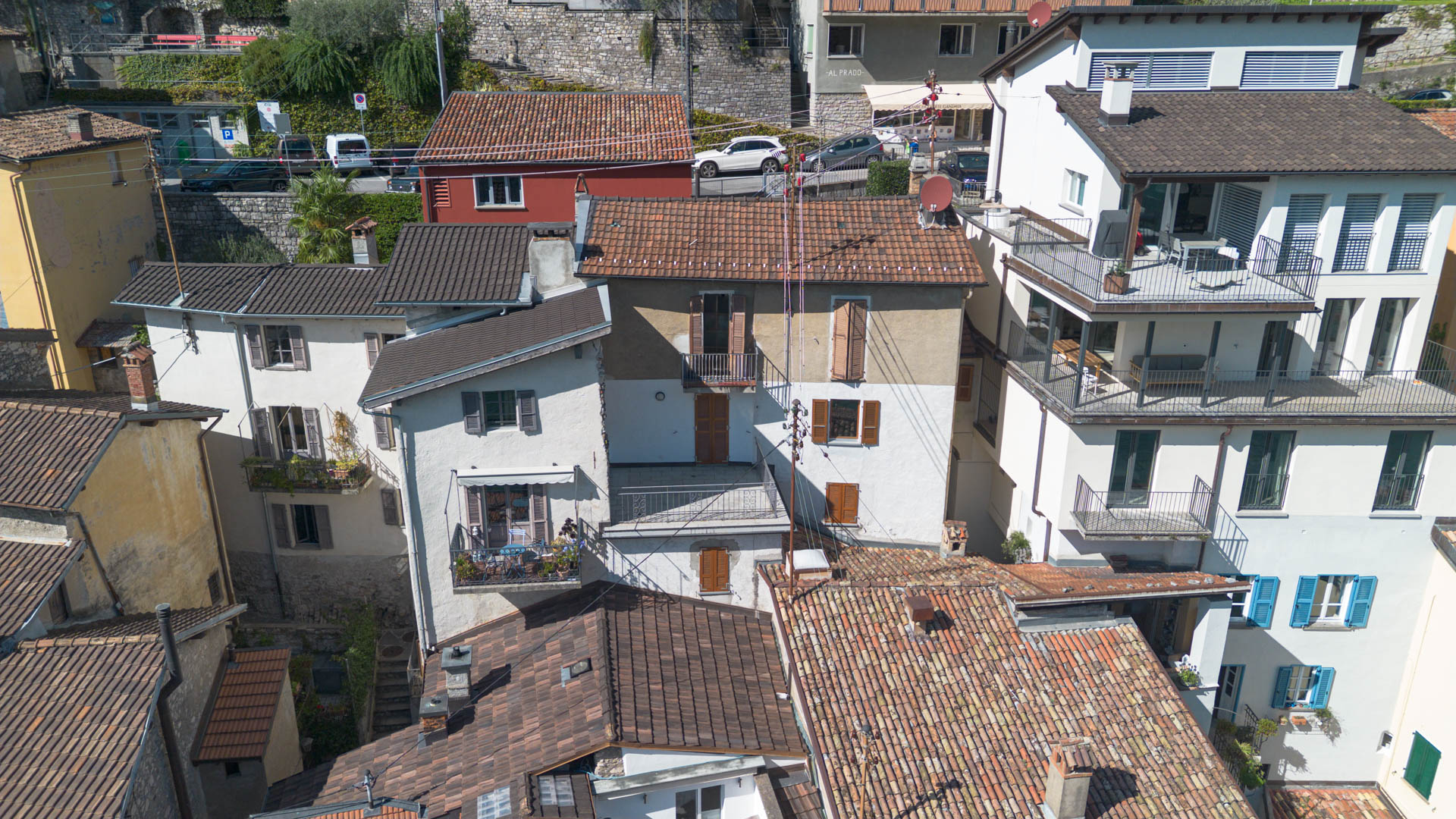 Lakefront house for renovation for sale with approved project in Gandria Lakefront house for renovation for sale with approved project in Gandria