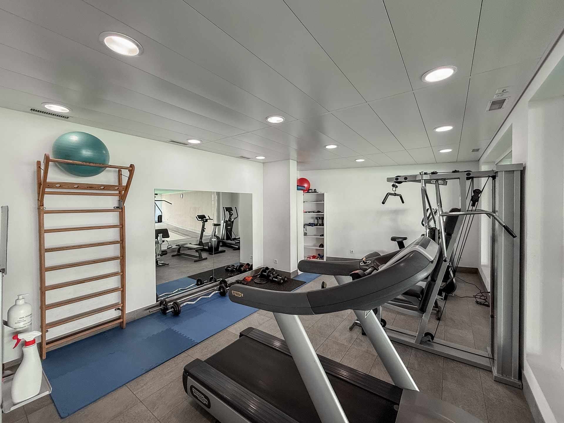 Appartamento all’ultimo piano con piscina, palestra e sauna