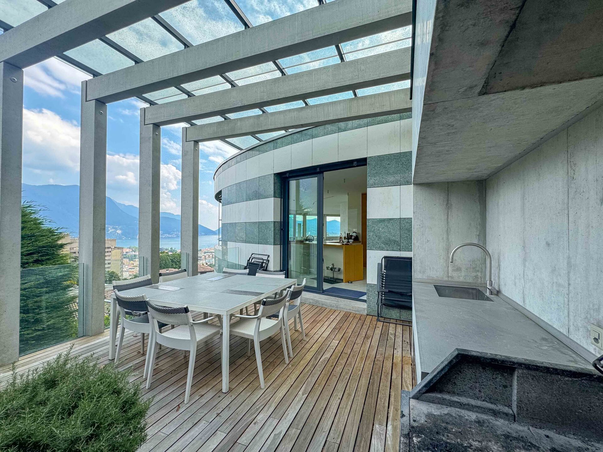 Prächtige Villa mit atemberaubendem Seeblick und Pool in Lugano zu verkaufen Prächtige Villa mit atemberaubendem Seeblick und Pool in Lugano zu verkaufen