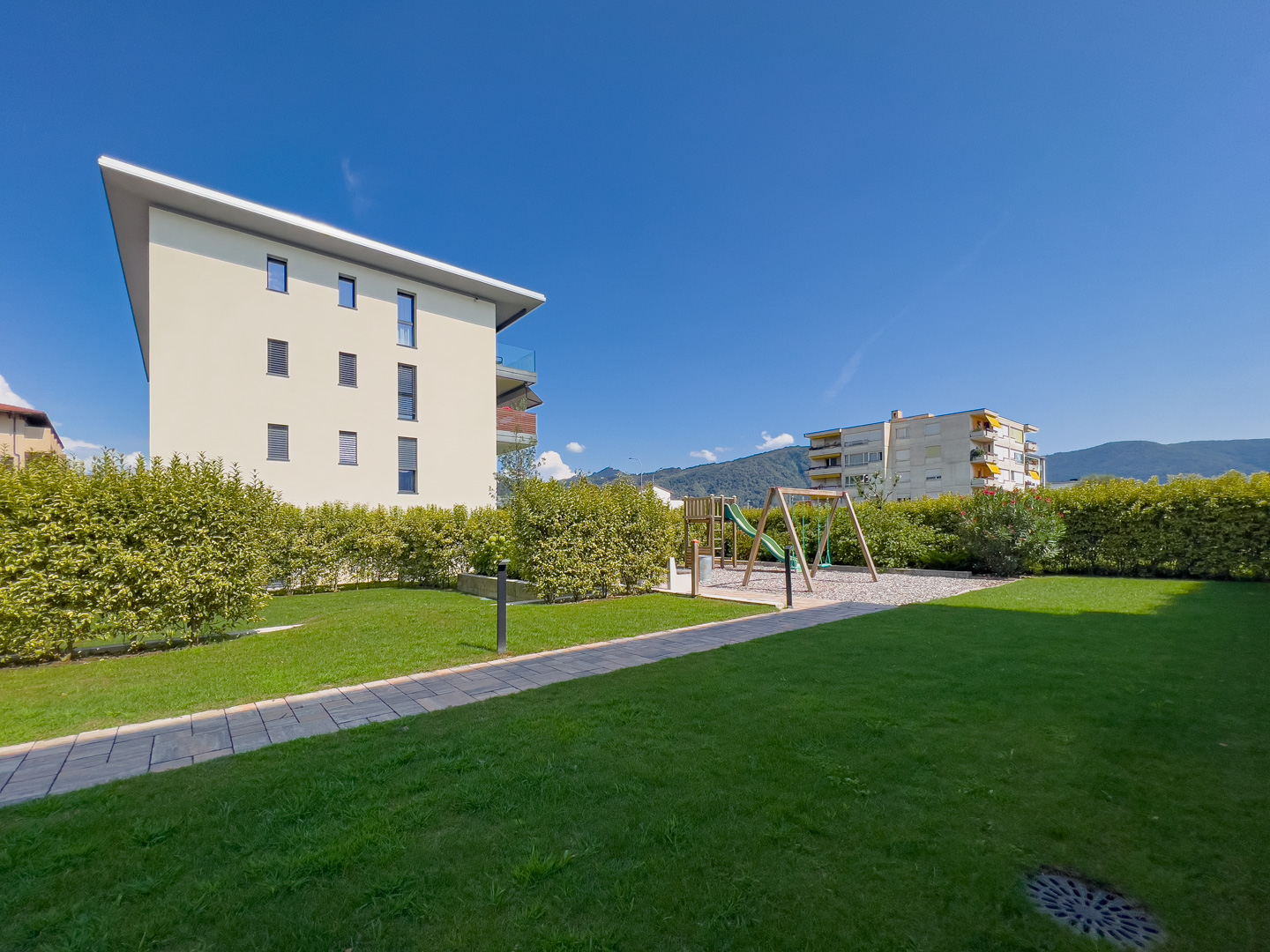 Moderno appartamento 2.5 locali con terrazzo in affitto a Caslano