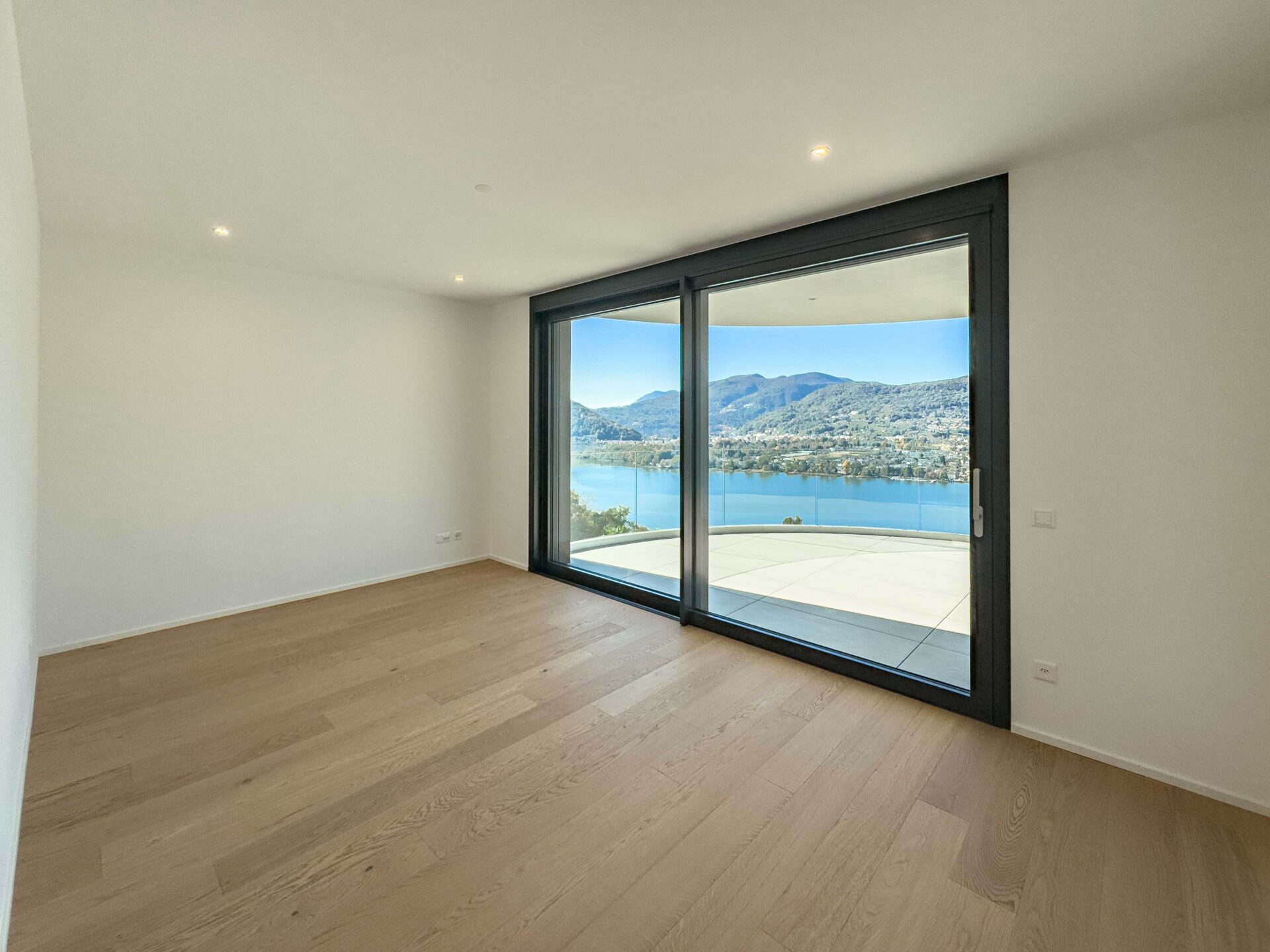 Große Wohnung mit Seeblick in Montagnola in einem neuen Gebäude zu verkaufen