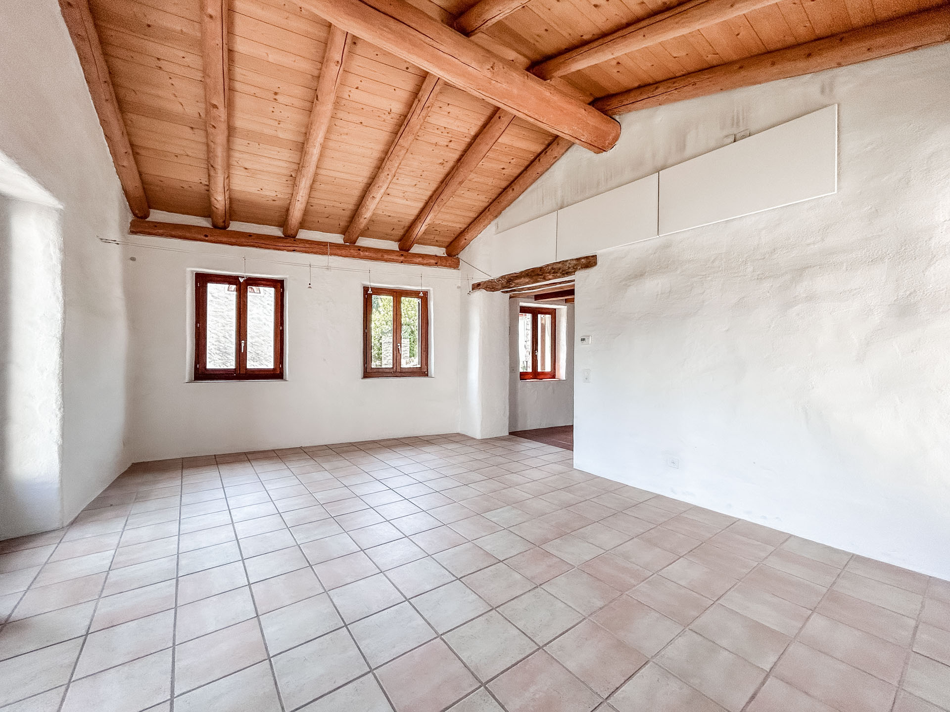Quaint house for sale in Torricella at the edge of the town core Quaint house for sale in Torricella at the edge of the town core