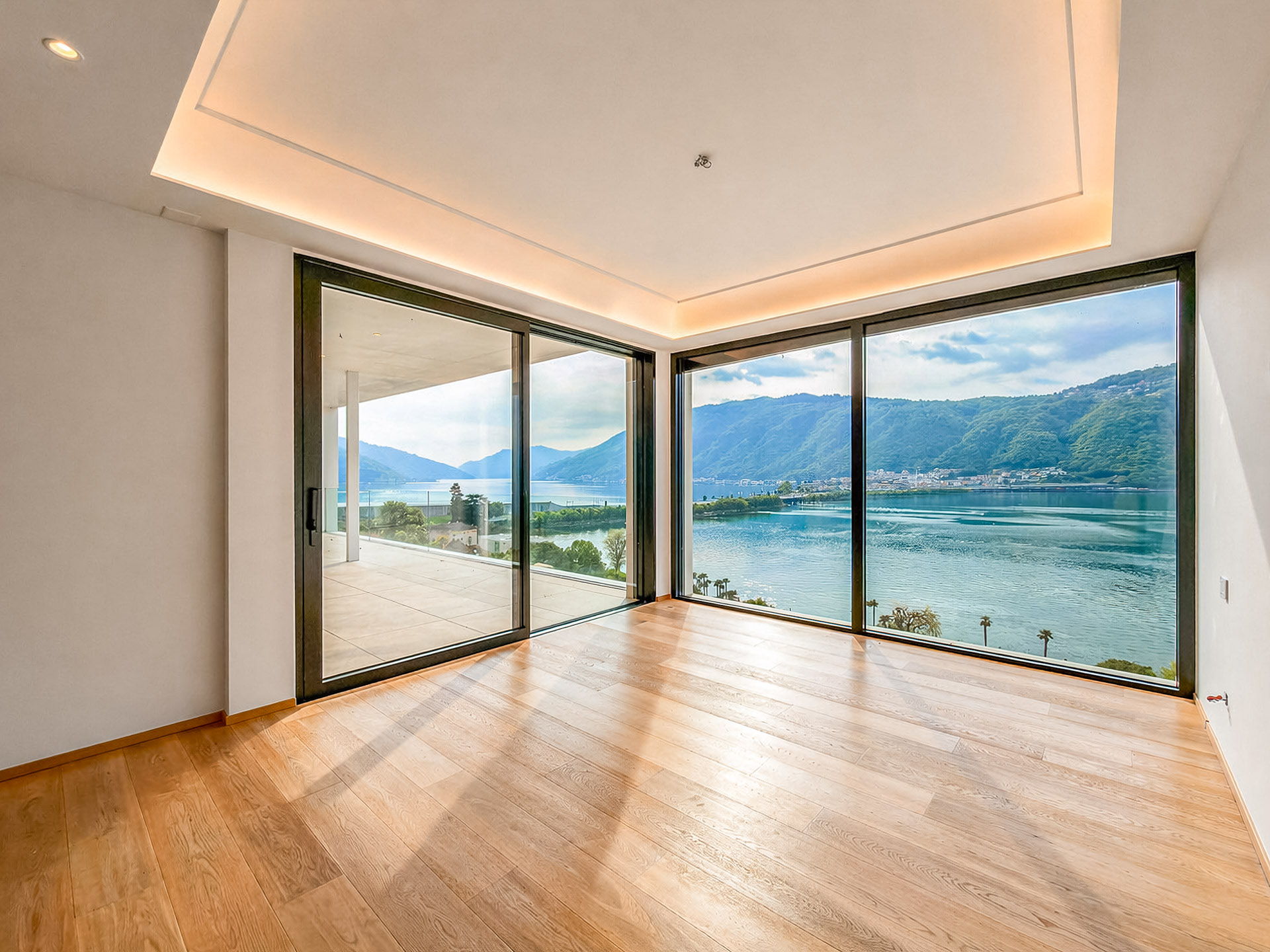 Large apartment with garden and beautiful lake view for sale in Bissone Large apartment with garden and beautiful lake view for sale in Bissone