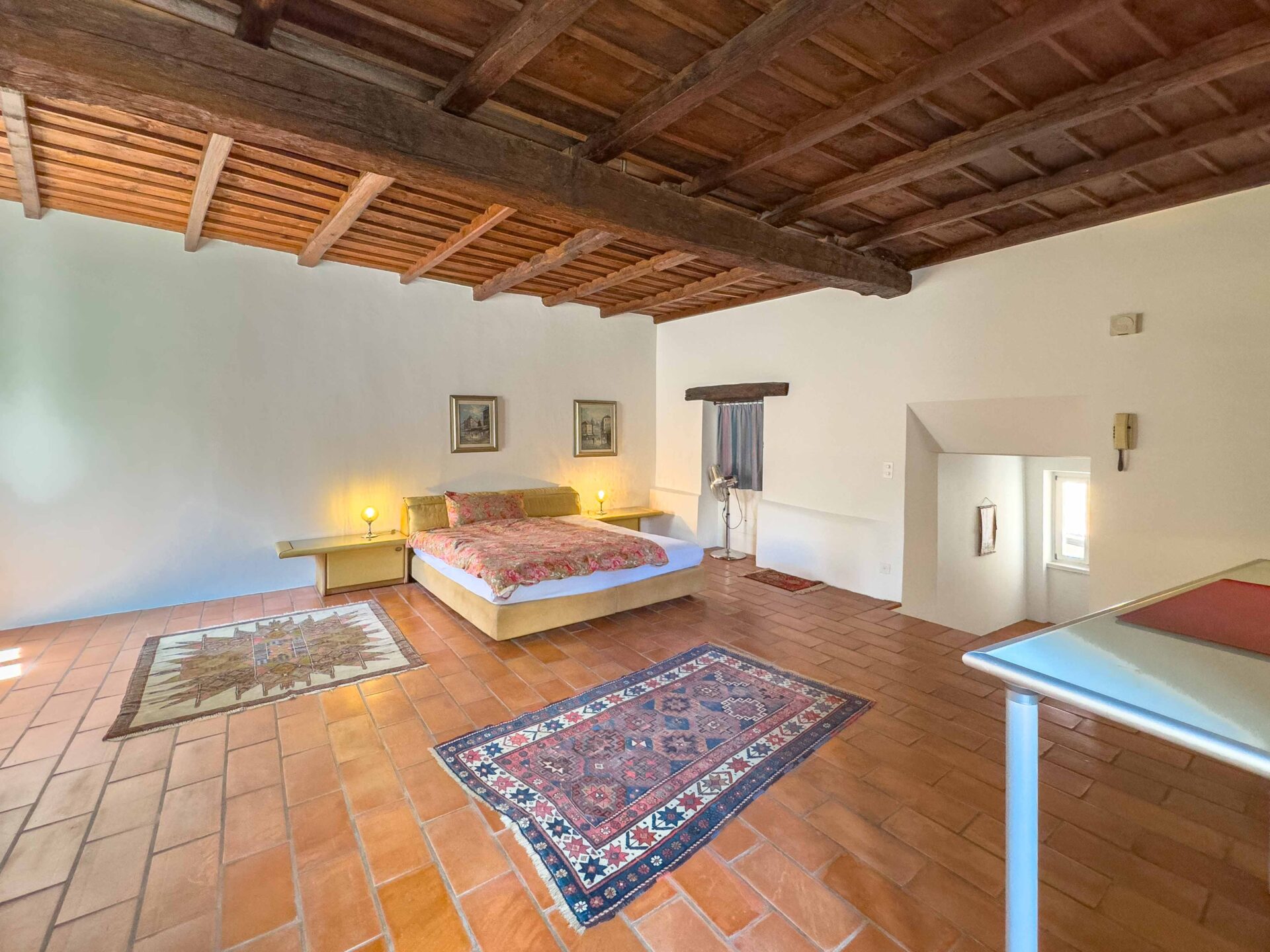 Characteristic and stately Ticino court for sale in Mendrisio