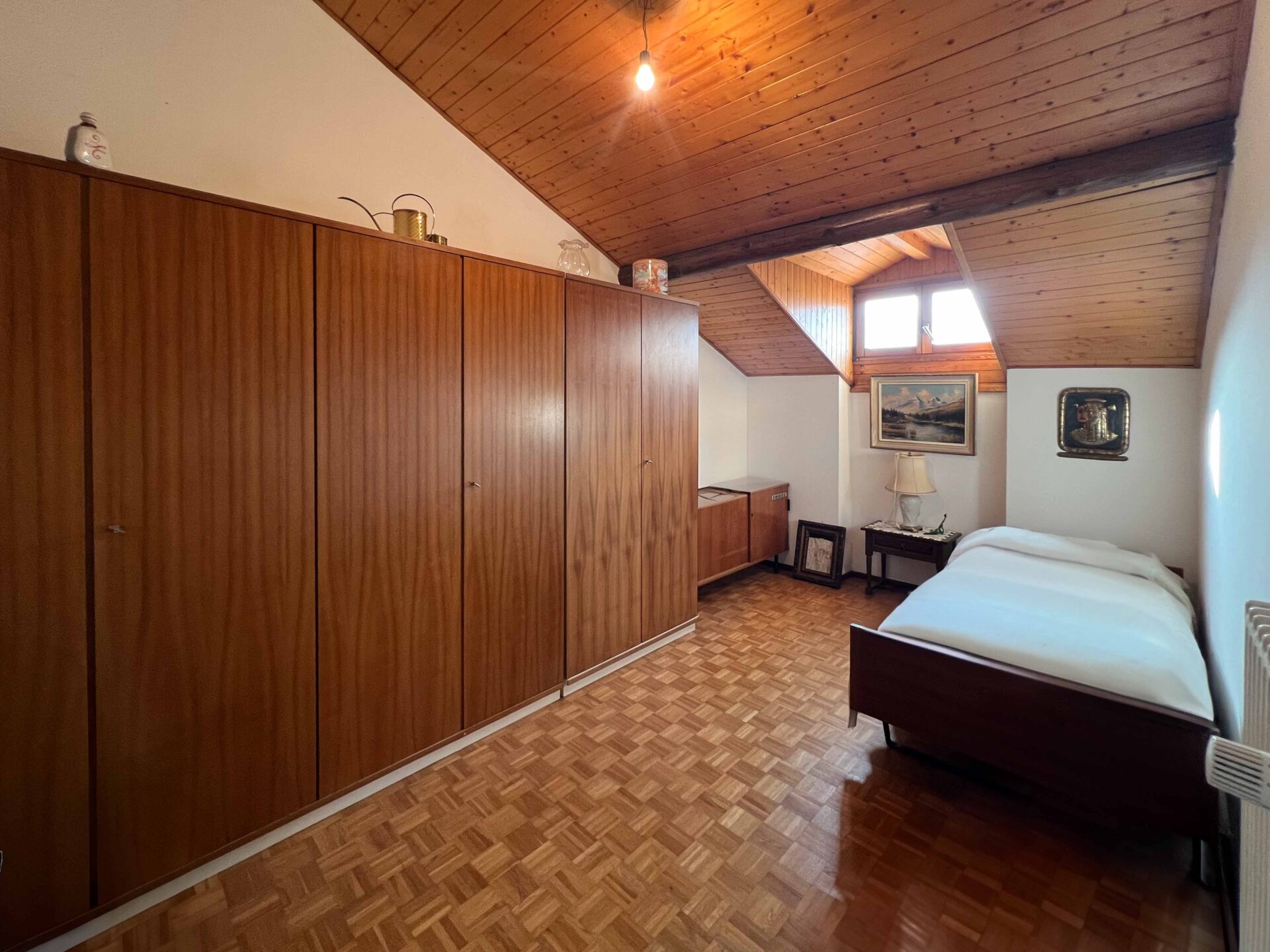 Caratteristico attico 3.5 locali in vendita a Balerna