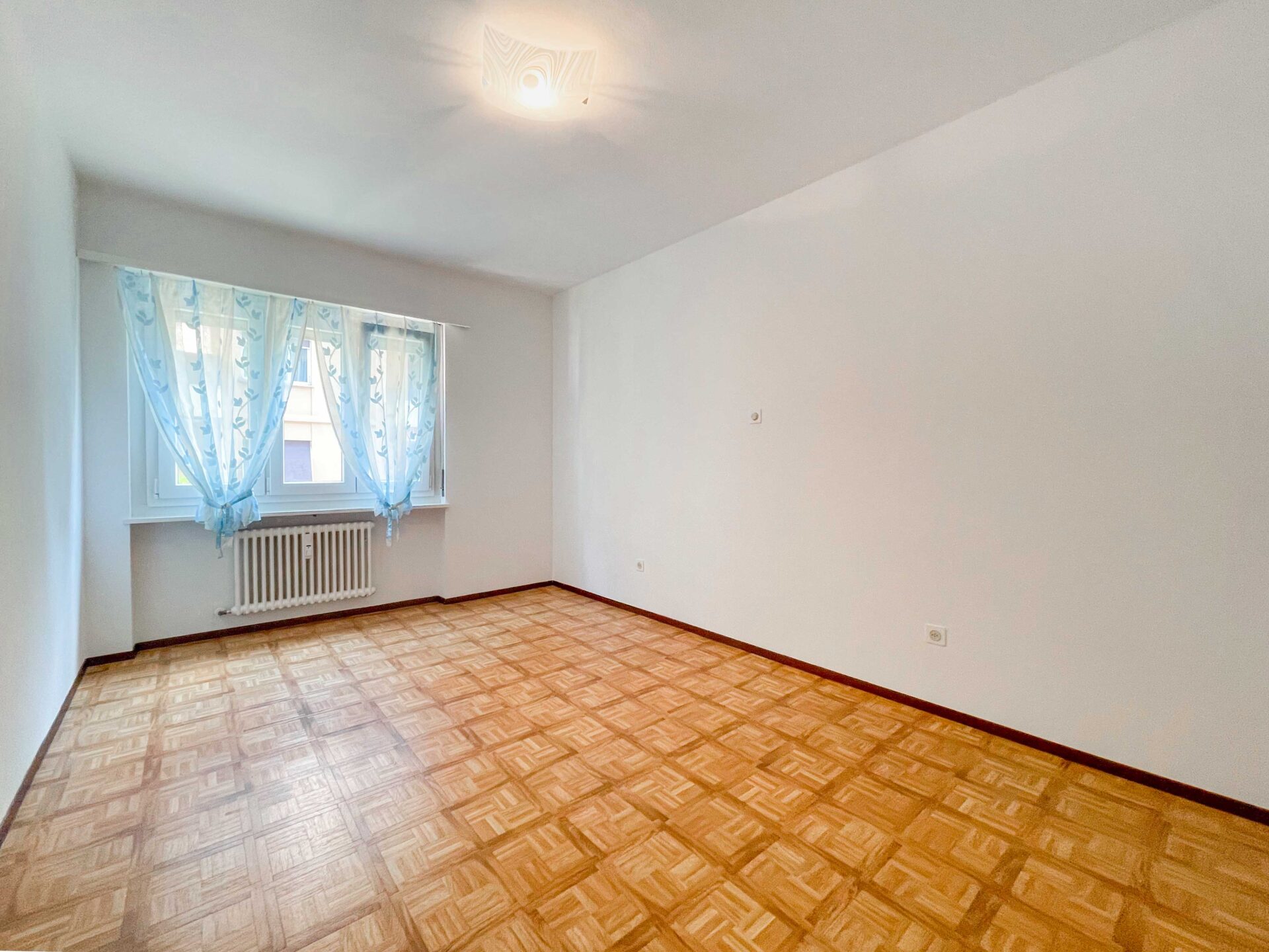 Apartment for sale in Chiasso in a green and very well served area