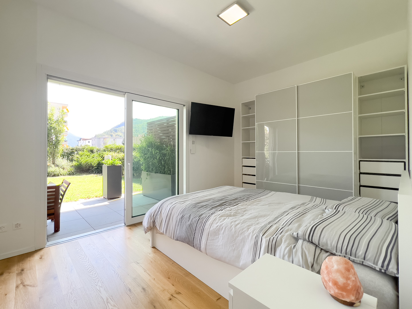 Moderno appartamento 2.5 locali con giardino in vendita a Caslano