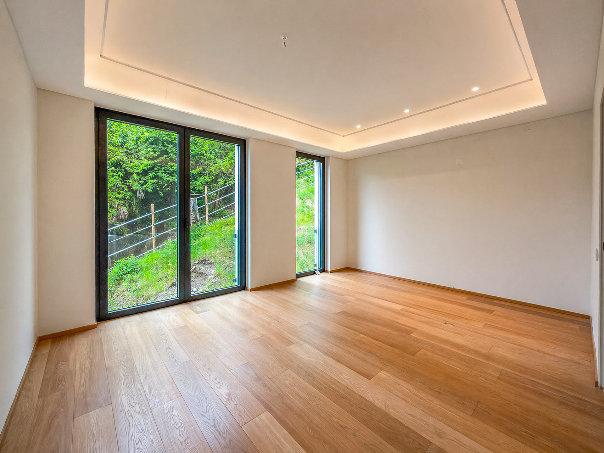 Large apartment with garden and beautiful lake view for sale in Bissone Large apartment with garden and beautiful lake view for sale in Bissone