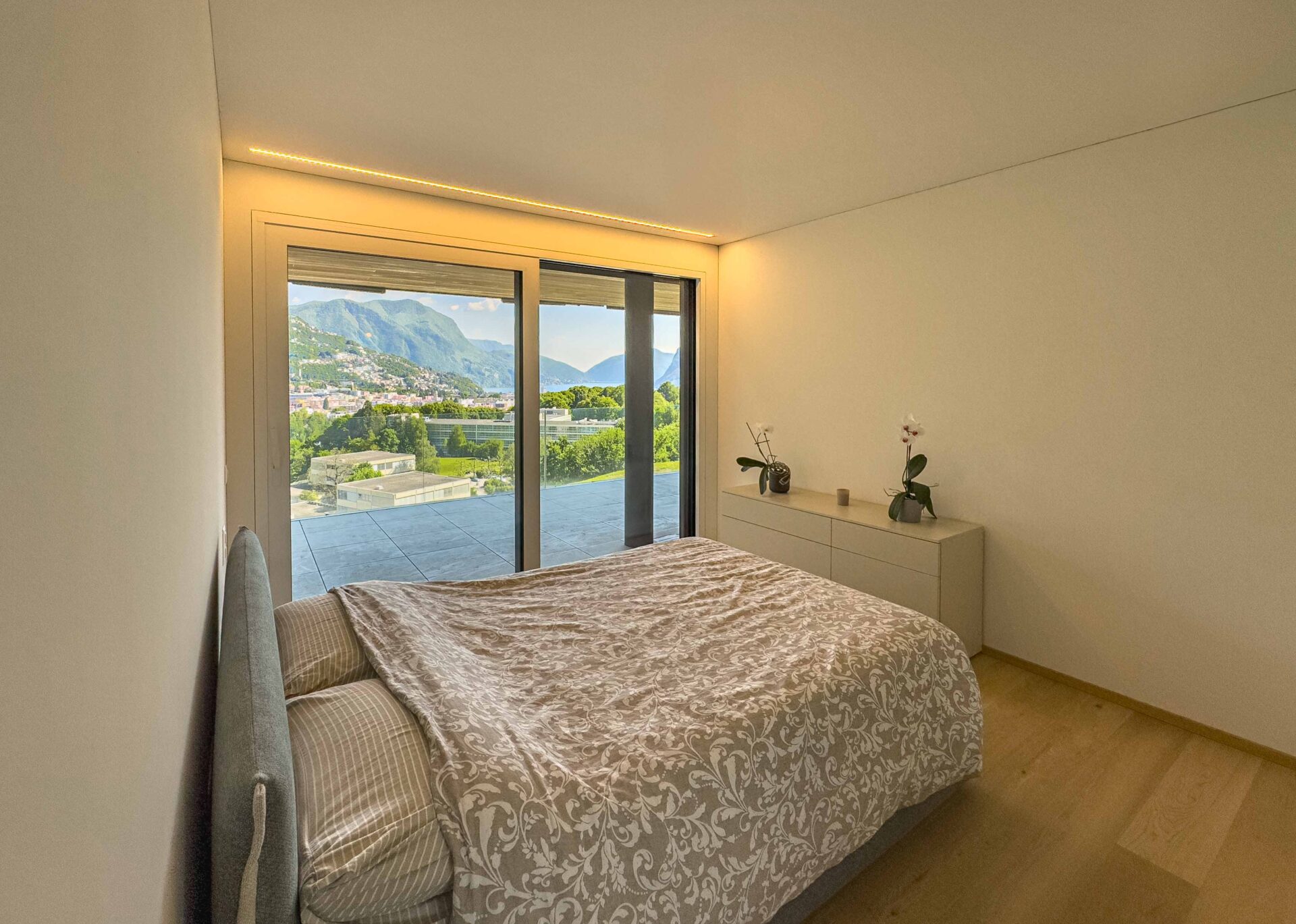 Modern 2.5-room apartment for sale in Canobbio