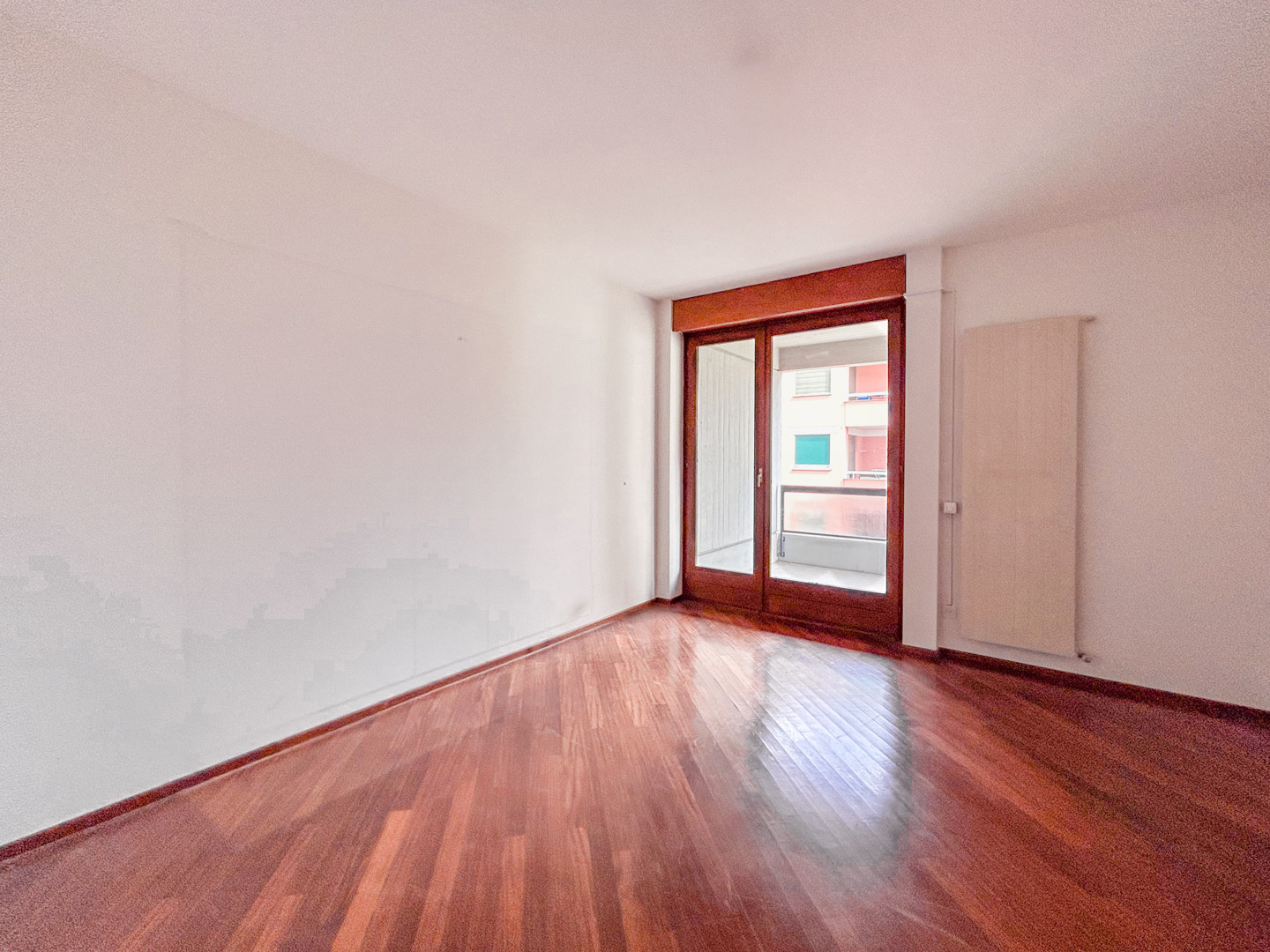 Spacious 2.5-room apartment for sale in Lugano within walking distance of downtown and the lakefront