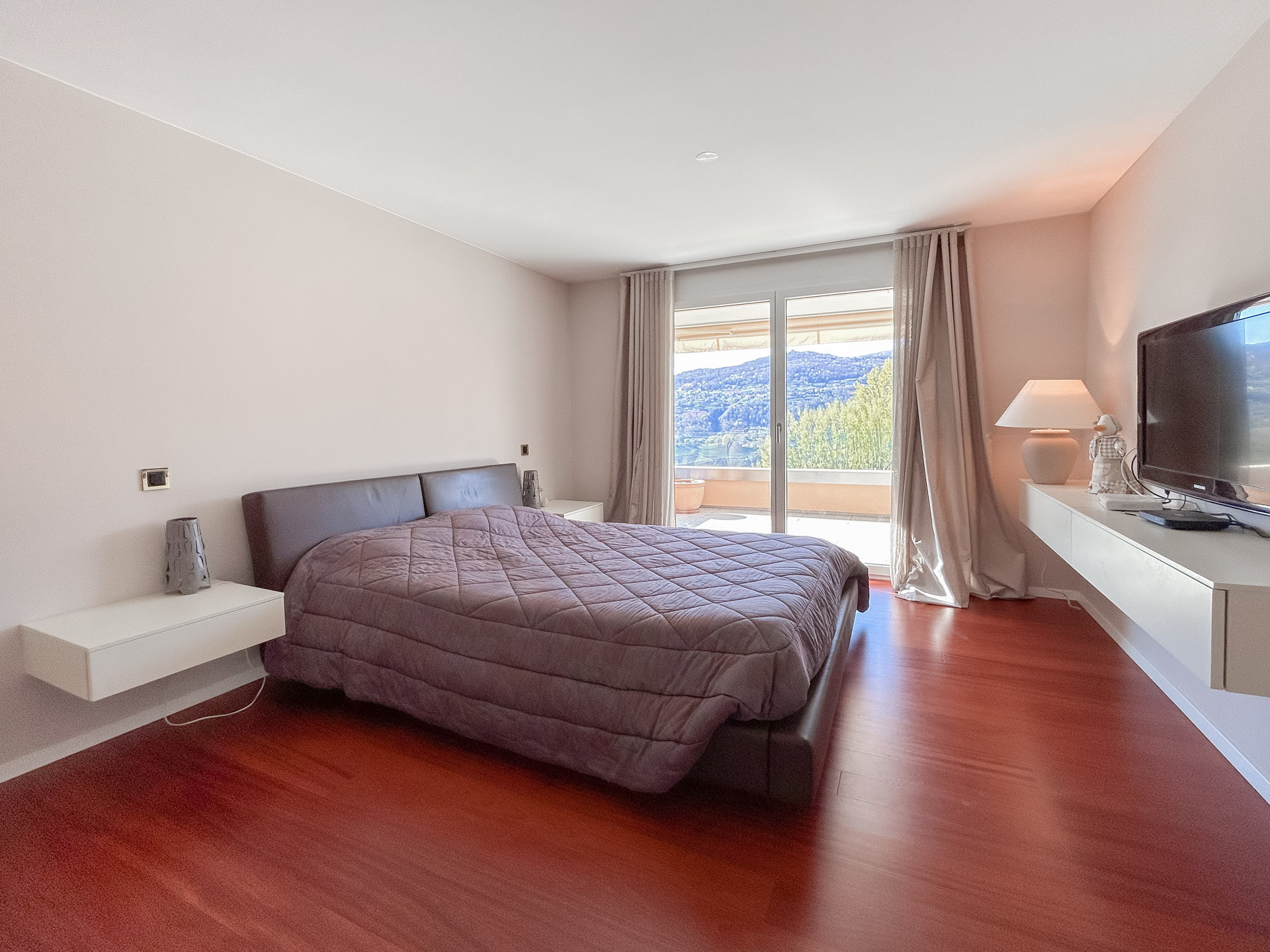 Spacious newly built apartment for sale in Montagnola in the leafy hamlet of Arasio