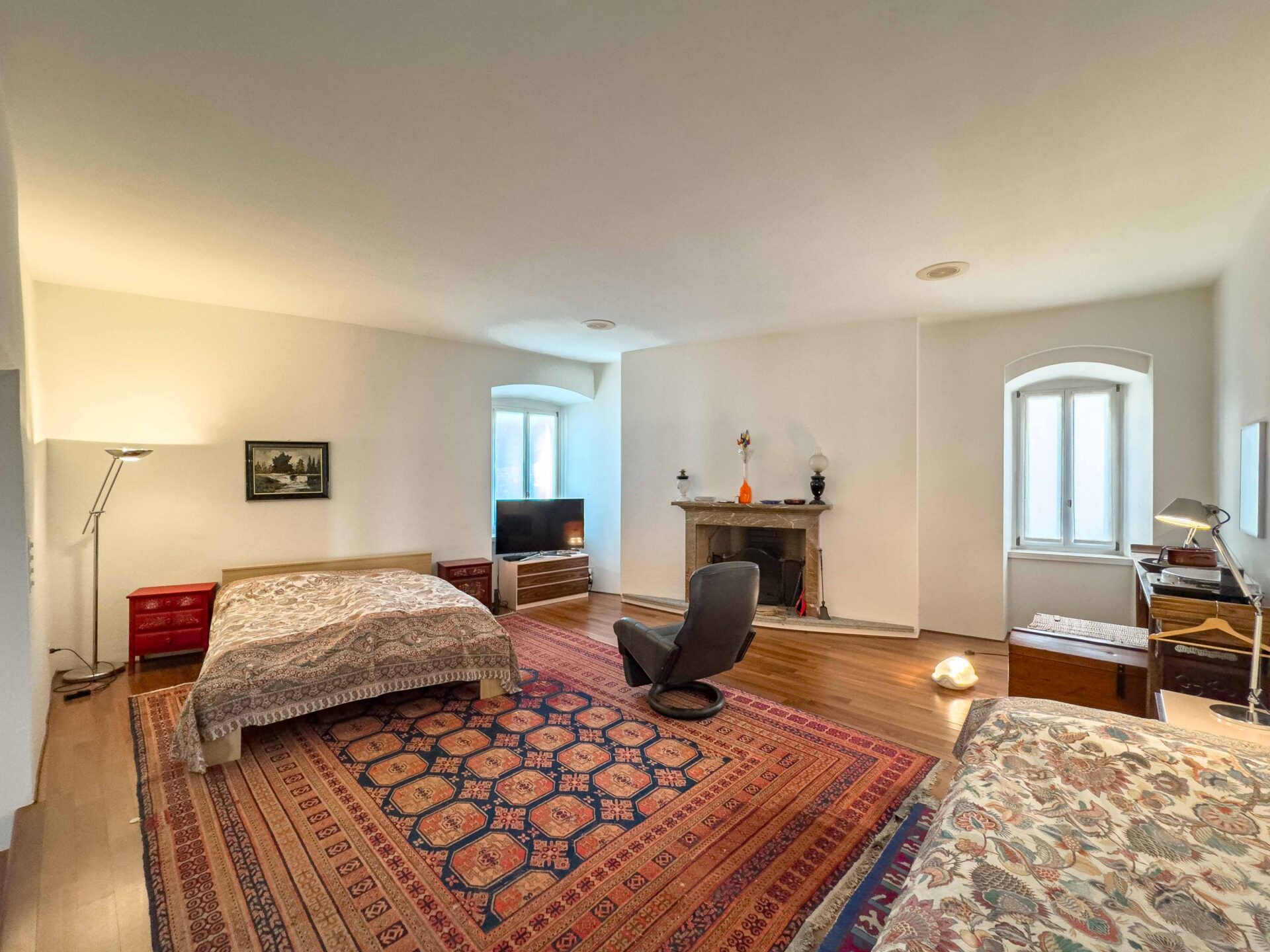 Characteristic and stately Ticino court for sale in Mendrisio