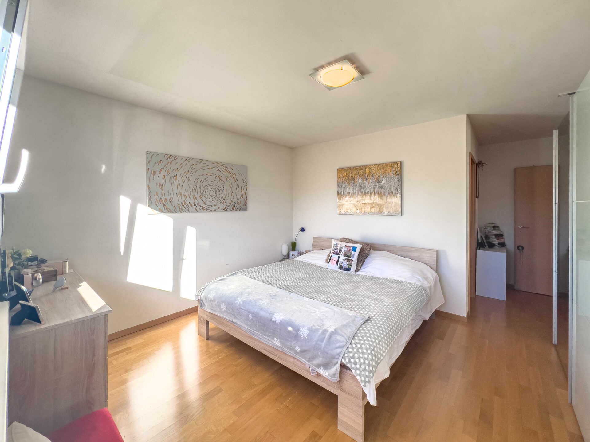 Spacious and modern 3.5-room apartment for sale in Pazzallo