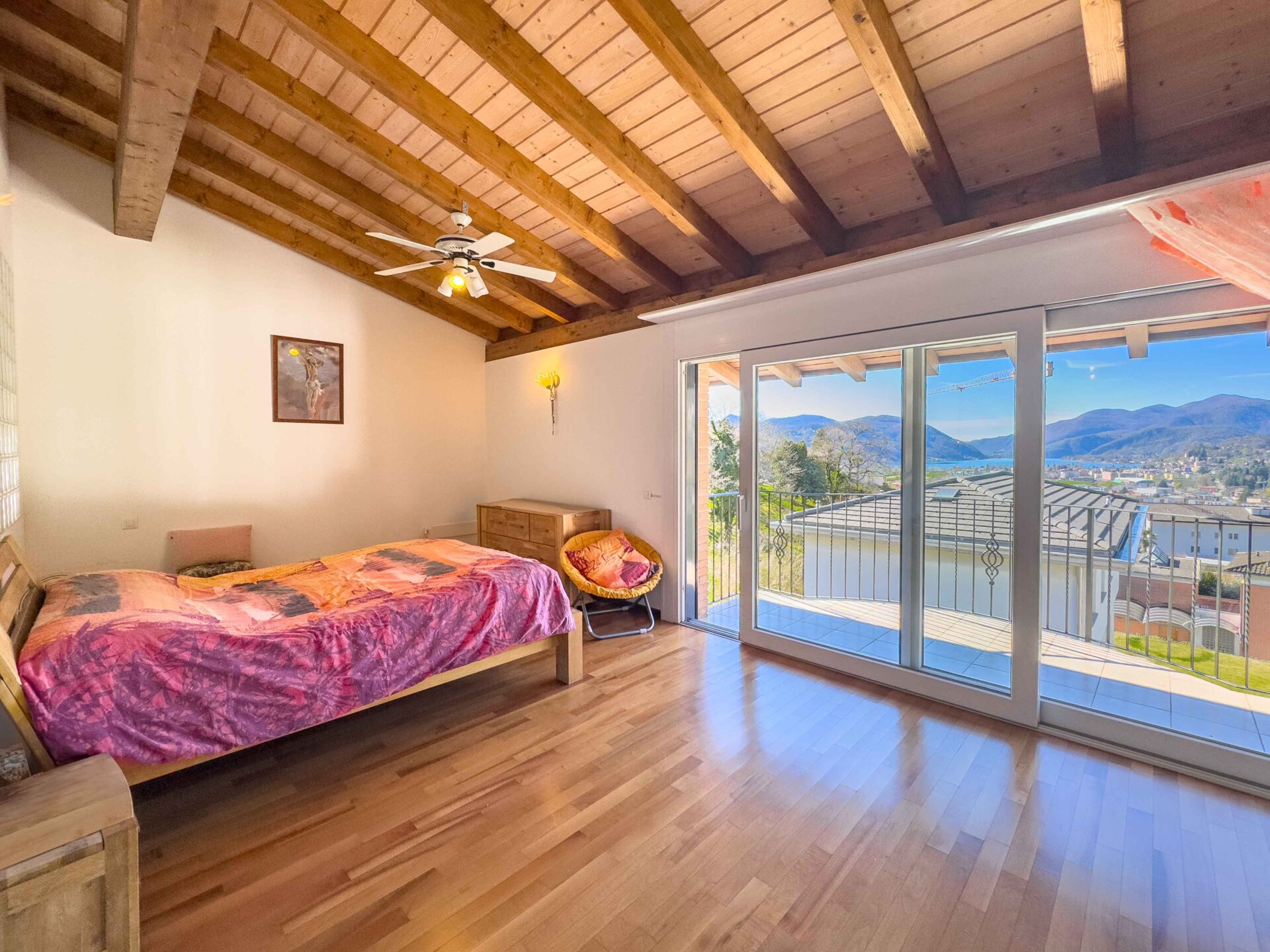 Casa unifamiliare con giardino e piscina in vendita a Bioggio. Anche come residenza secondaria