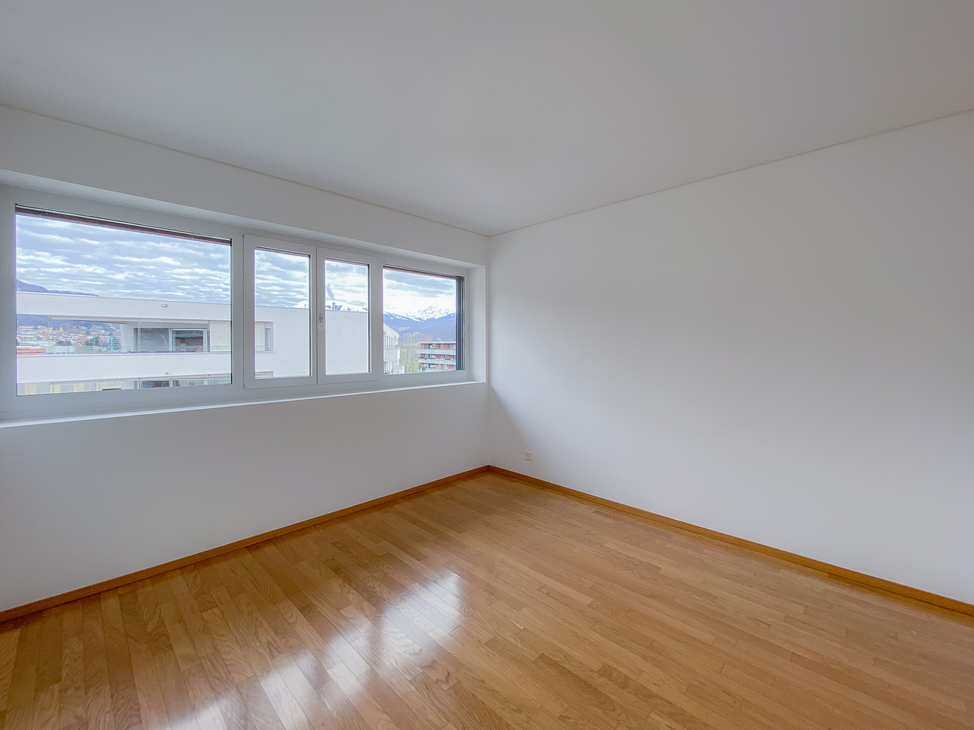 Gorgeous 4.5-room penthouse with large terrace for sale in Agno