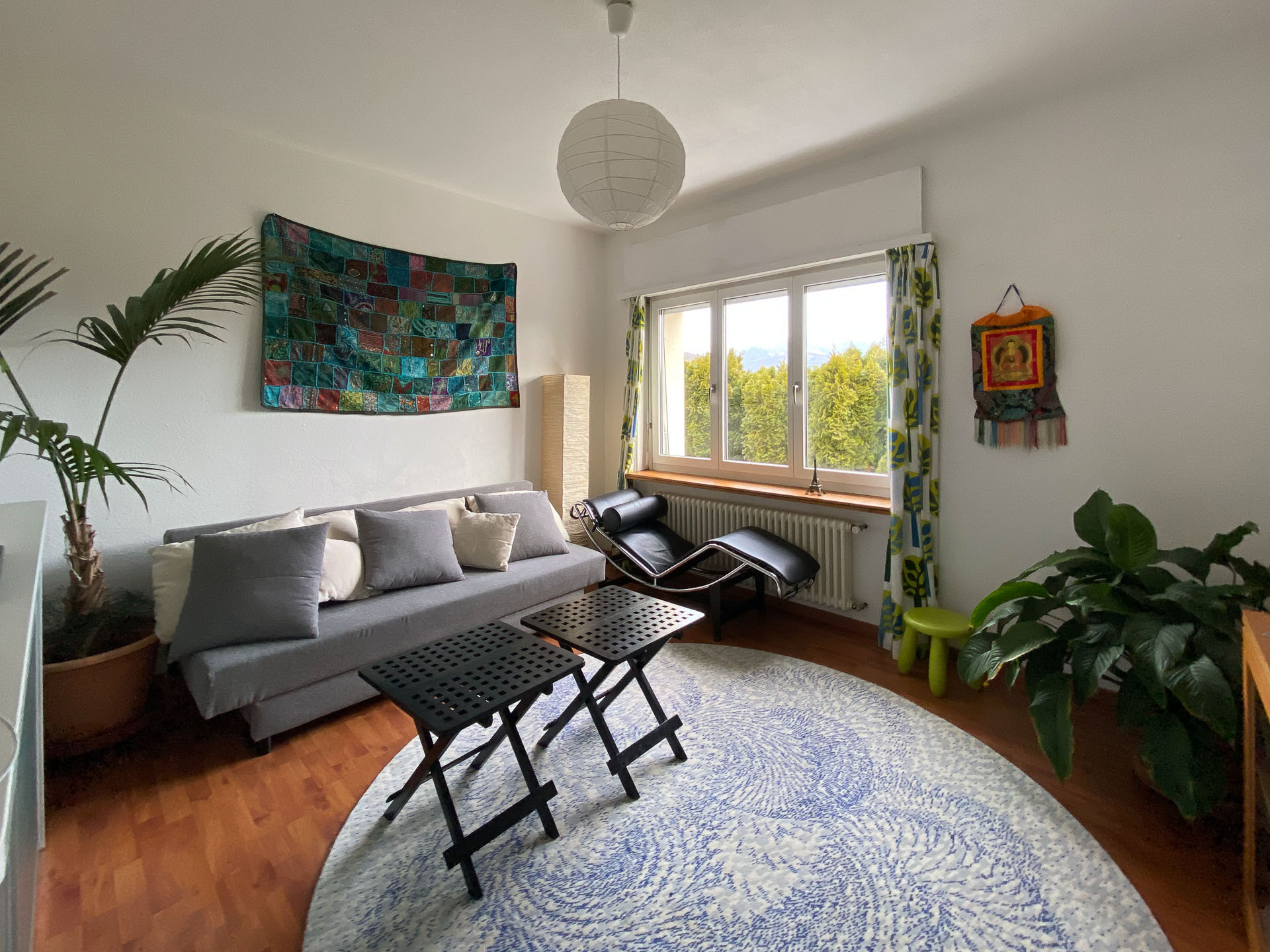 Großes freistehendes Haus in der Natur mit Garten und freiem Blick