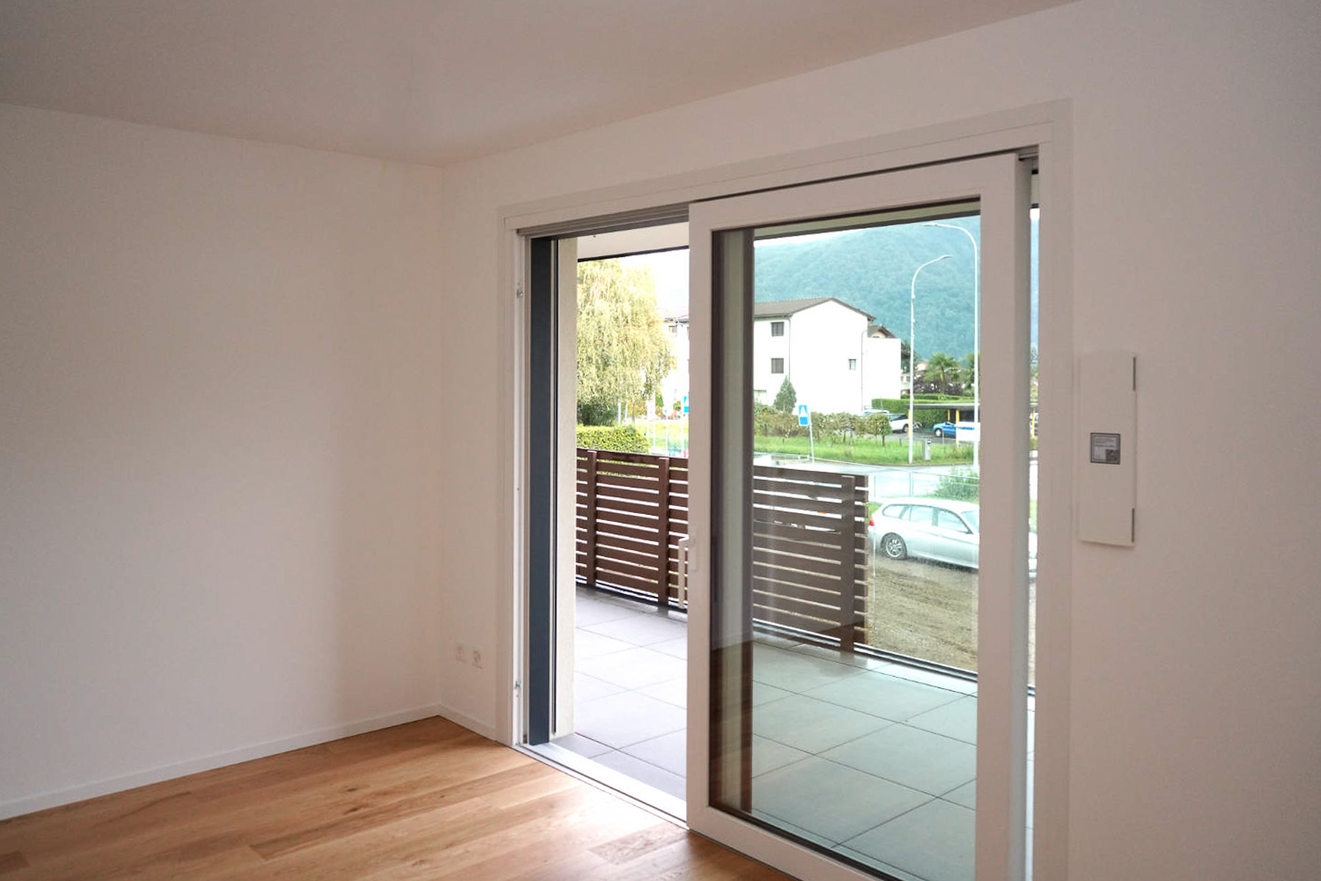 Moderno appartamento 2.5 locali con terrazzo in affitto a Caslano