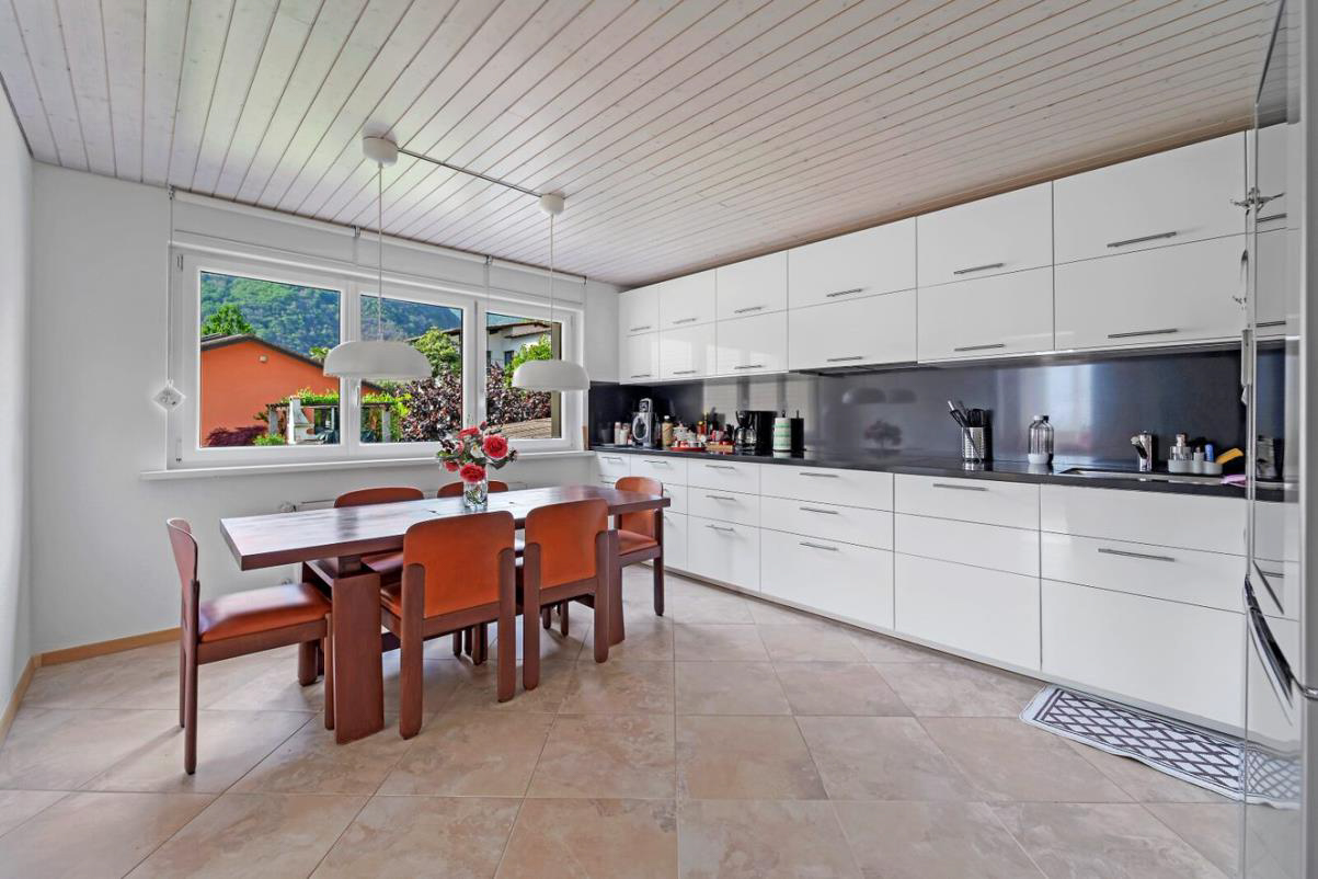 Large house with open views for sale in Morbio Superiore in a quiet and dominant area Large house with open views for sale in Morbio Superiore in a quiet and dominant area