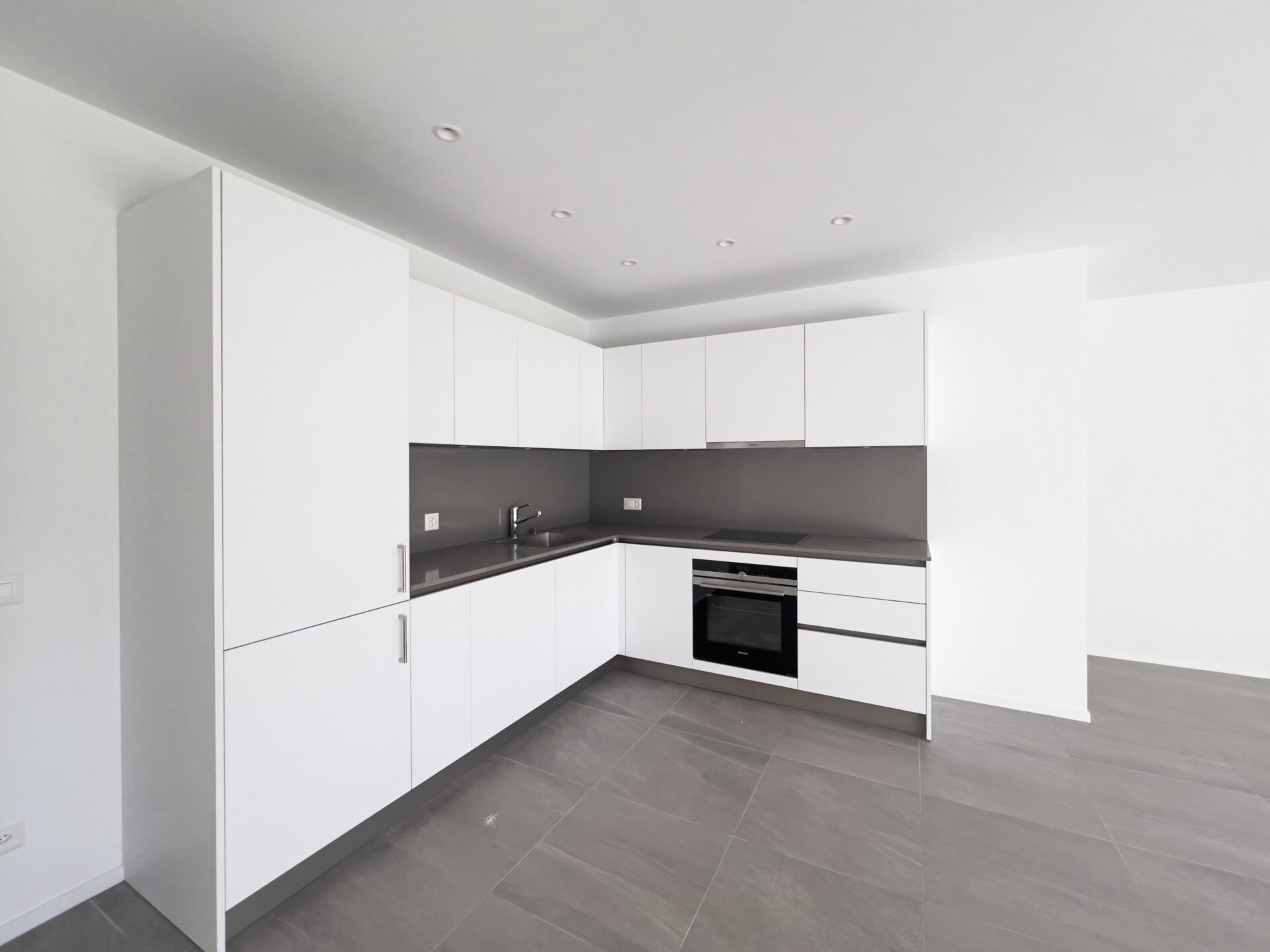 Moderne 2,5-Zimmer-Wohnung mit Garten in einem neuen Gebäude in Caslano