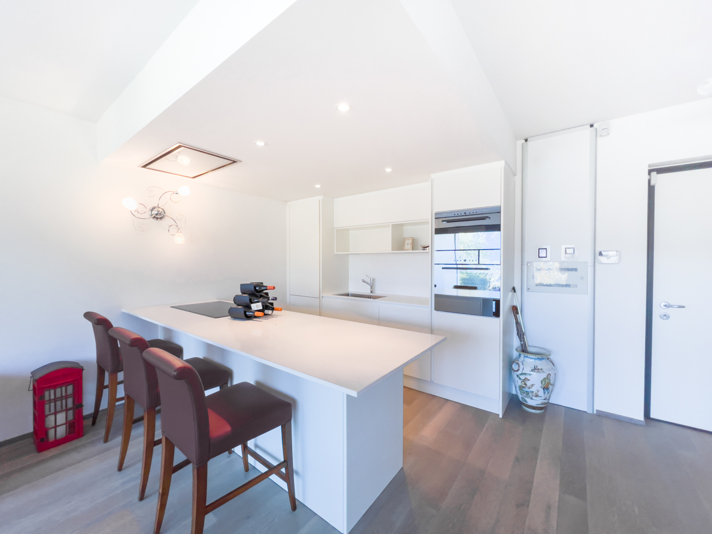 Exklusive 2,5-Zimmer-Wohnung mit Garten und Seeblick in Porza zu verkaufen