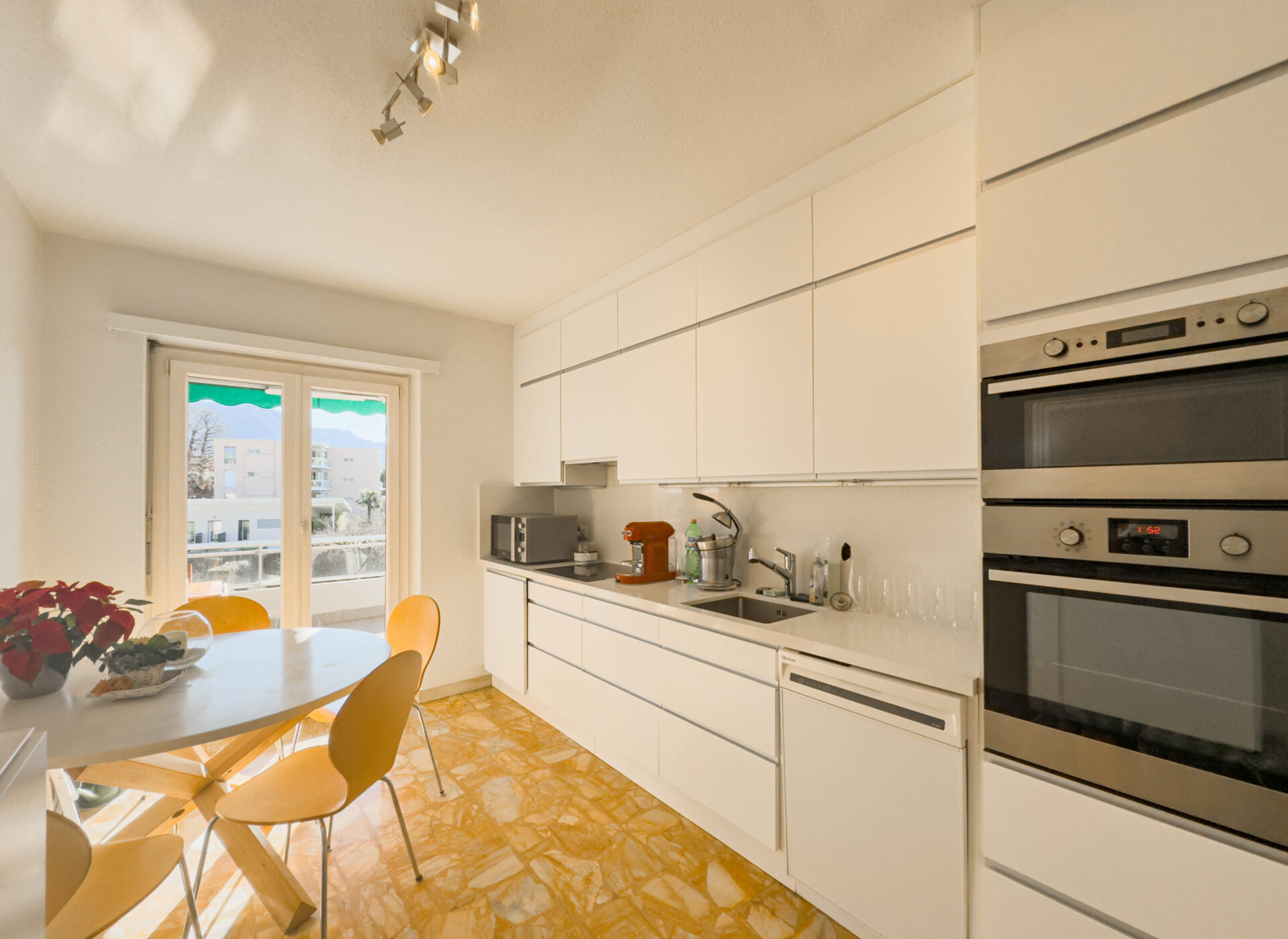 Geräumige 3,5-Zimmer-Wohnung in Massagno in Residenz mit Schwimmbad zu verkaufen