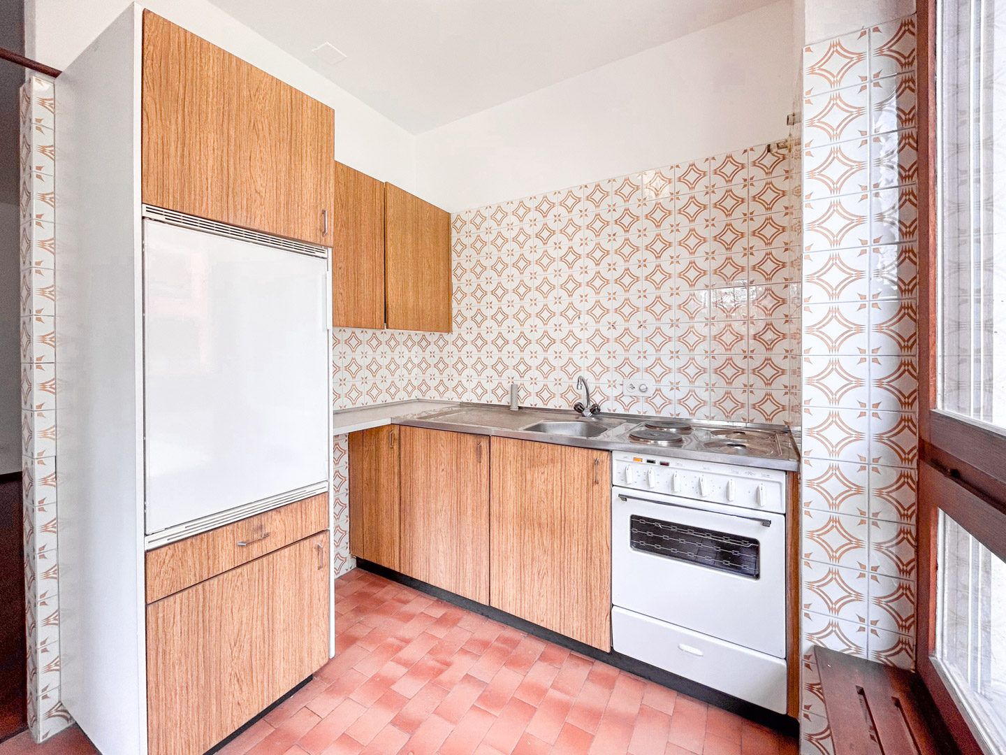 Spacious 2.5-room apartment for sale in Lugano within walking distance of downtown and the lakefront