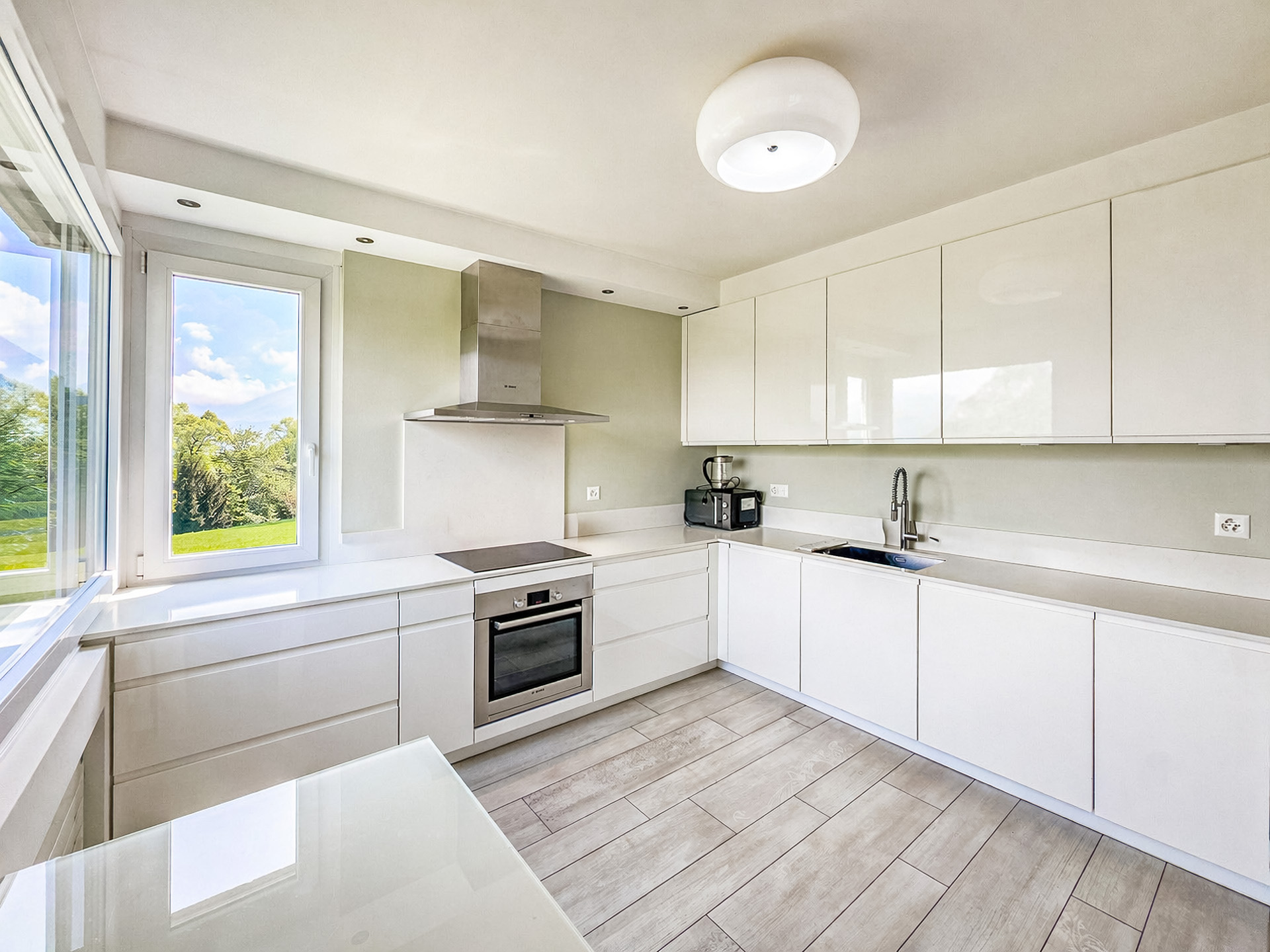 Spacious apartment with a view of the lake for sale in Carona