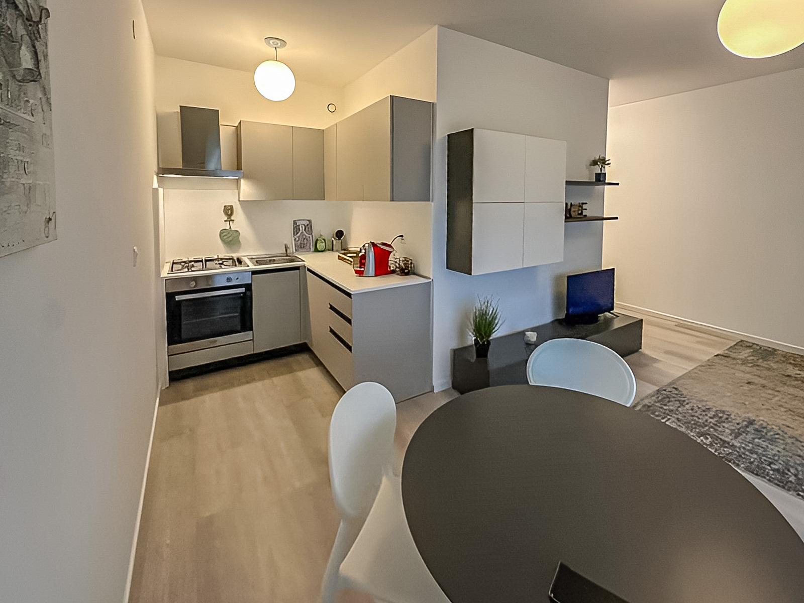 2.5-room income apartment in Lugano, near the station