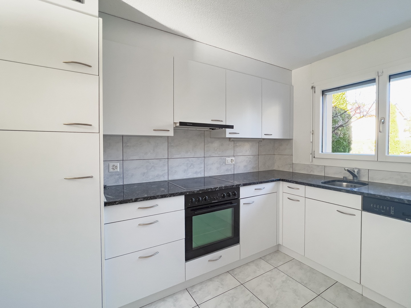 Terraced house for sale in Caslano in an area in the green and within walking distance of the lake Terraced house for sale in Caslano in an area in the green and within walking distance of the lake