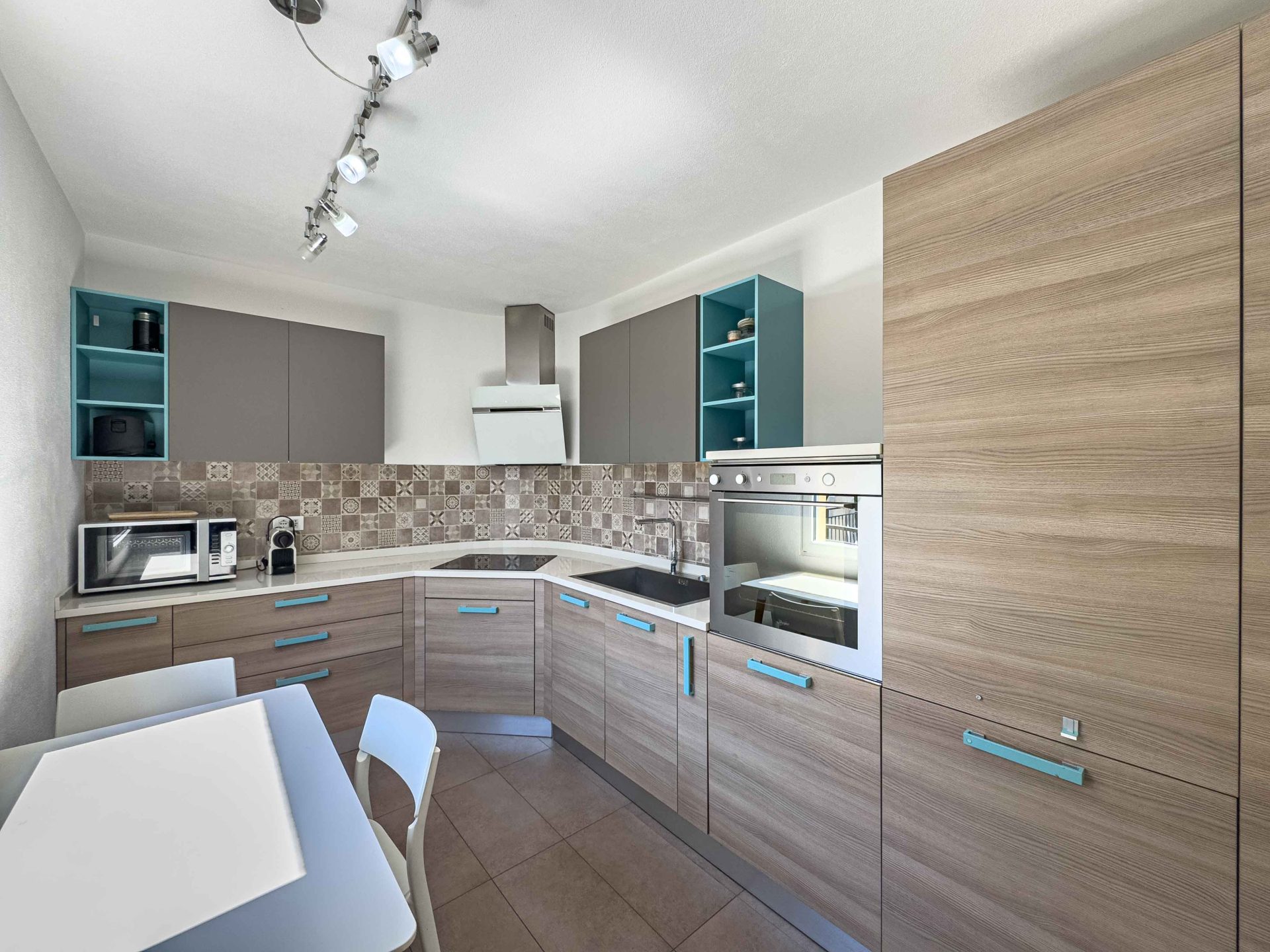 Haus am See in Caslano mit privatem Bootssteg zu verkaufen Haus am See in Caslano mit privatem Bootssteg zu verkaufen