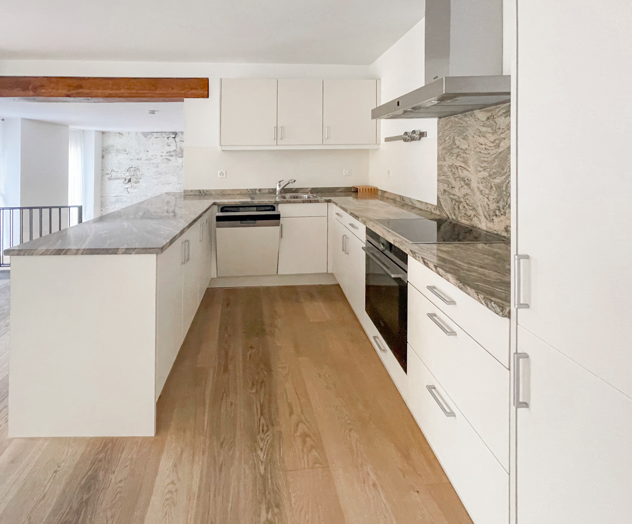 Reihenhaus mit großer Terrasse auch für Nicht-Residenten zu verkaufen Reihenhaus mit großer Terrasse auch für Nicht-Residenten zu verkaufen