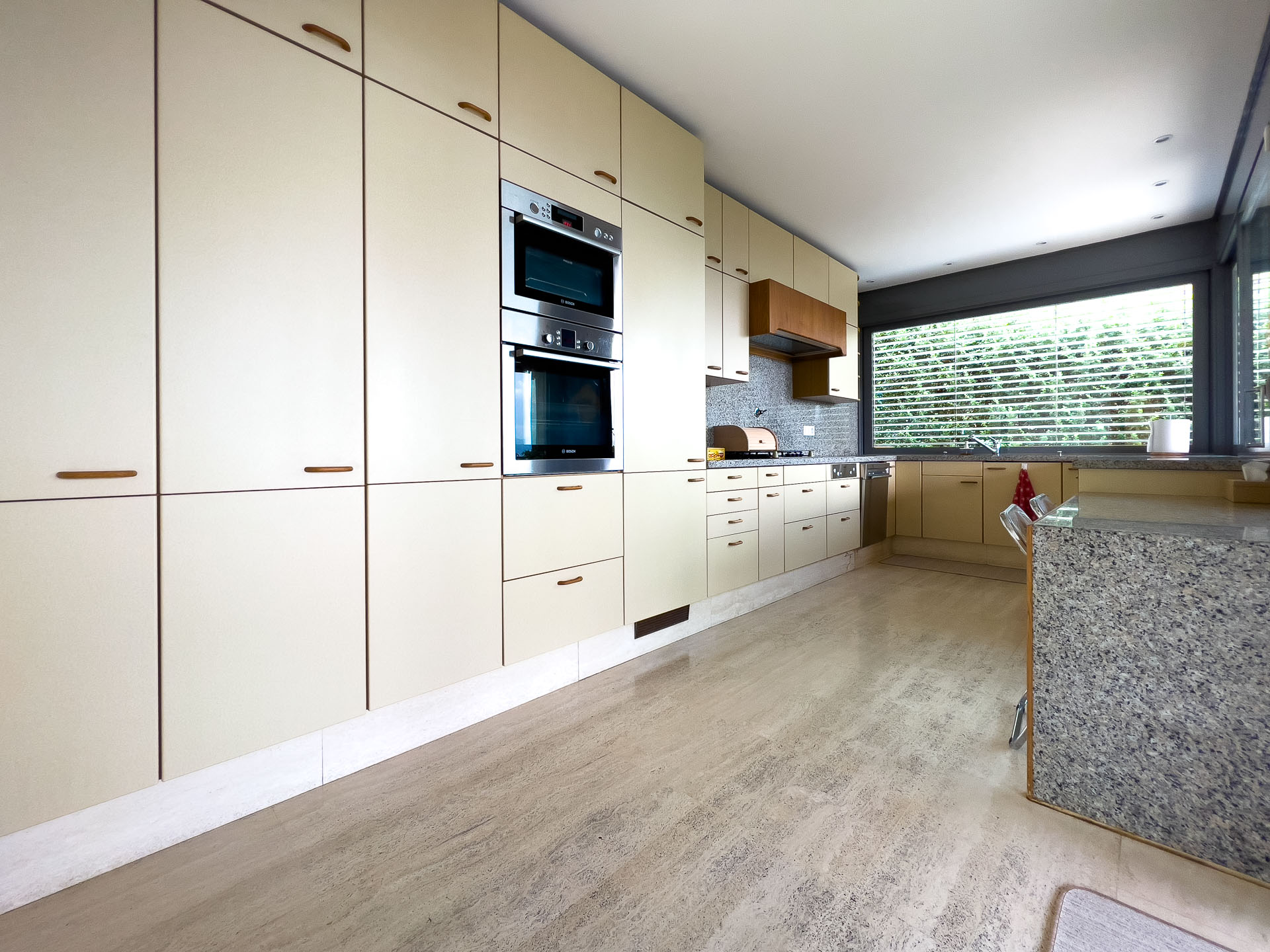 Villa with a swimming pool and a garden for sale in Lugano, in a privileged position in the district of Pregassona Villa with a swimming pool and a garden for sale in Lugano, in a privileged position in the district of Pregassona