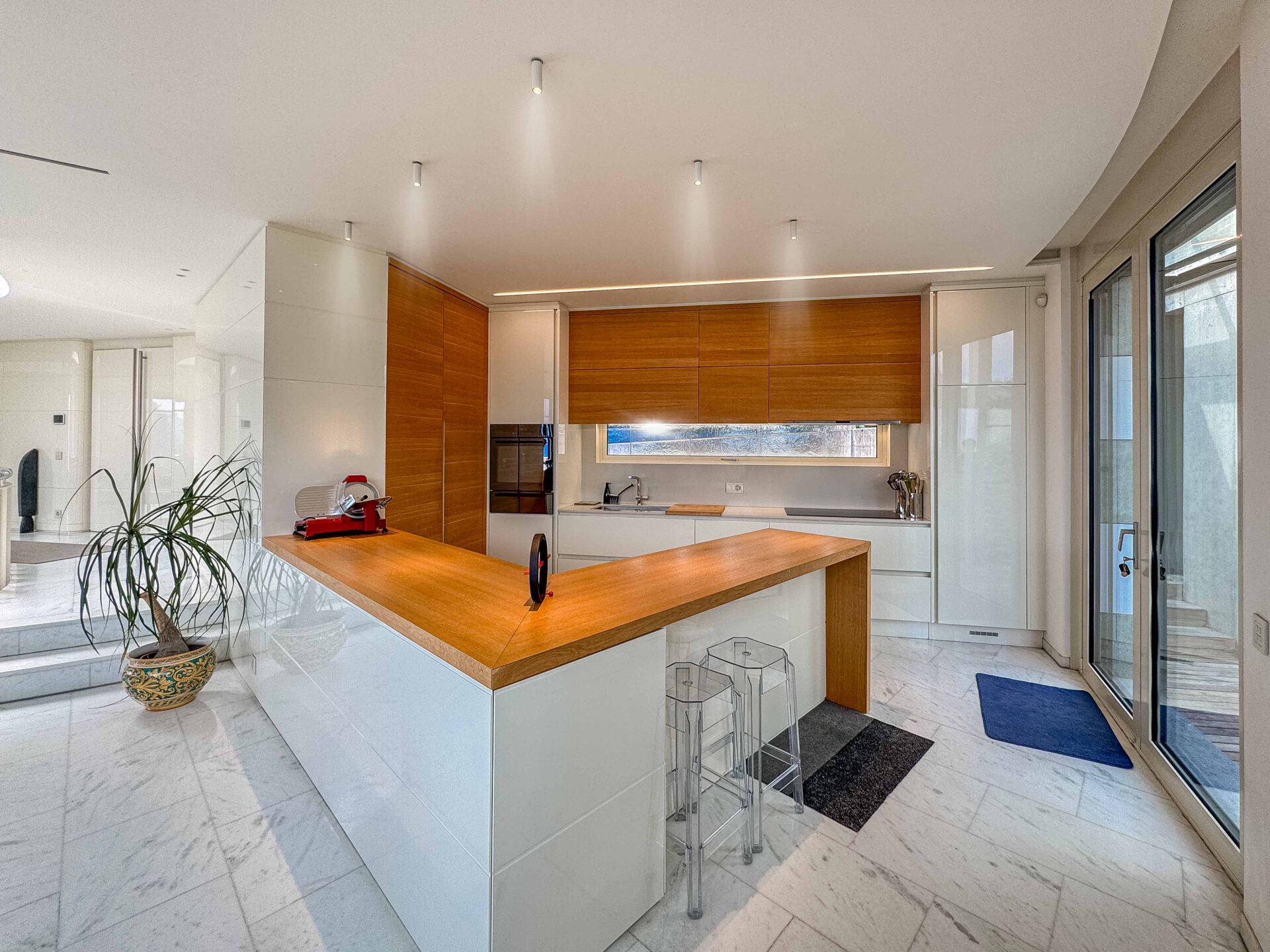Prächtige Villa mit atemberaubendem Seeblick und Pool in Lugano zu verkaufen Prächtige Villa mit atemberaubendem Seeblick und Pool in Lugano zu verkaufen