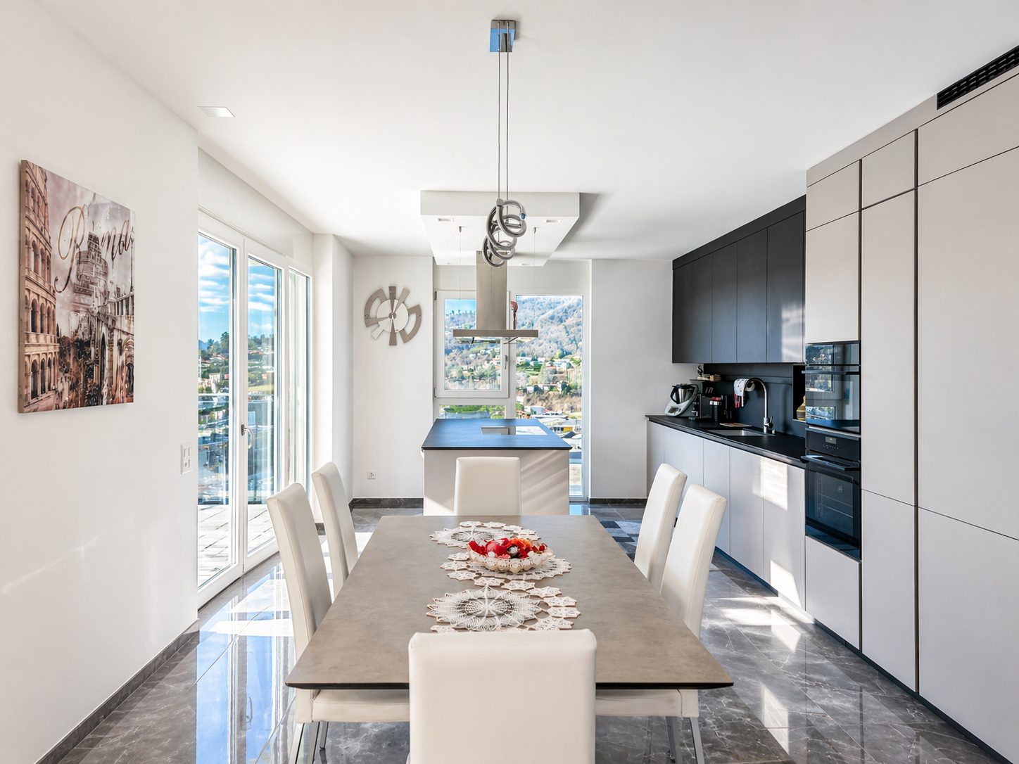 Prestigioso attico di 4.5 locali in vendita a Mendrisio Prestigioso attico di 4.5 locali in vendita a Mendrisio
