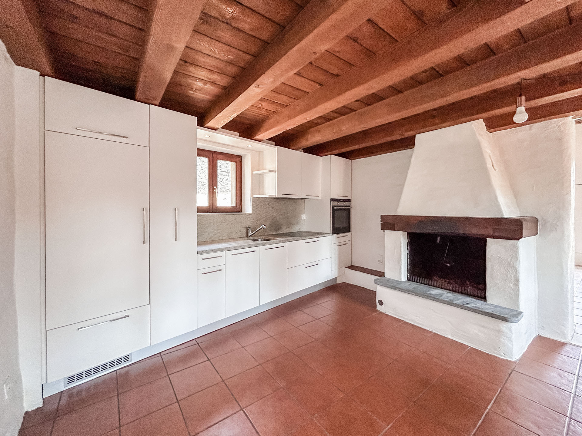 Quaint house for sale in Torricella at the edge of the town core Quaint house for sale in Torricella at the edge of the town core