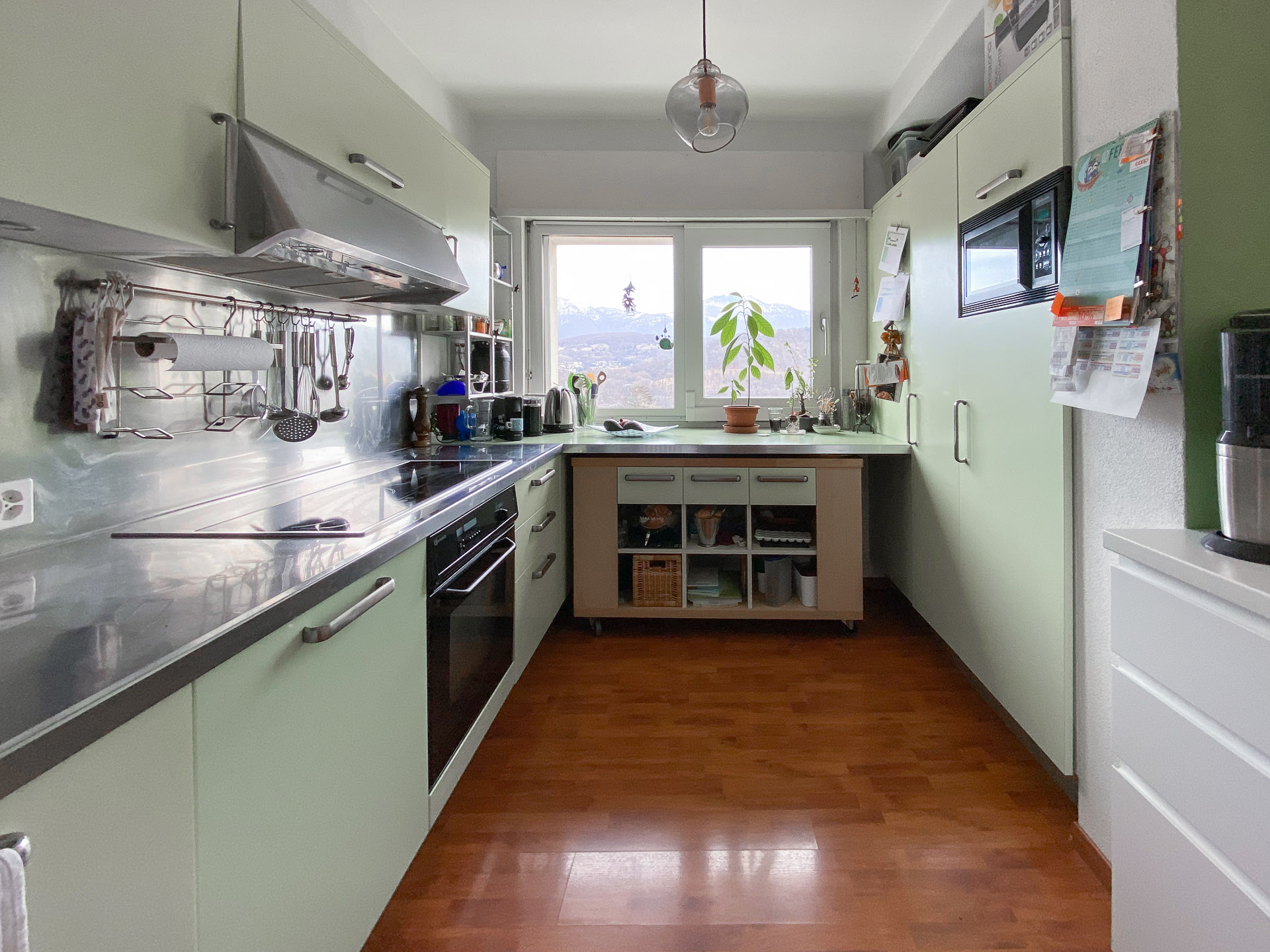 Großes freistehendes Haus in der Natur mit Garten und freiem Blick