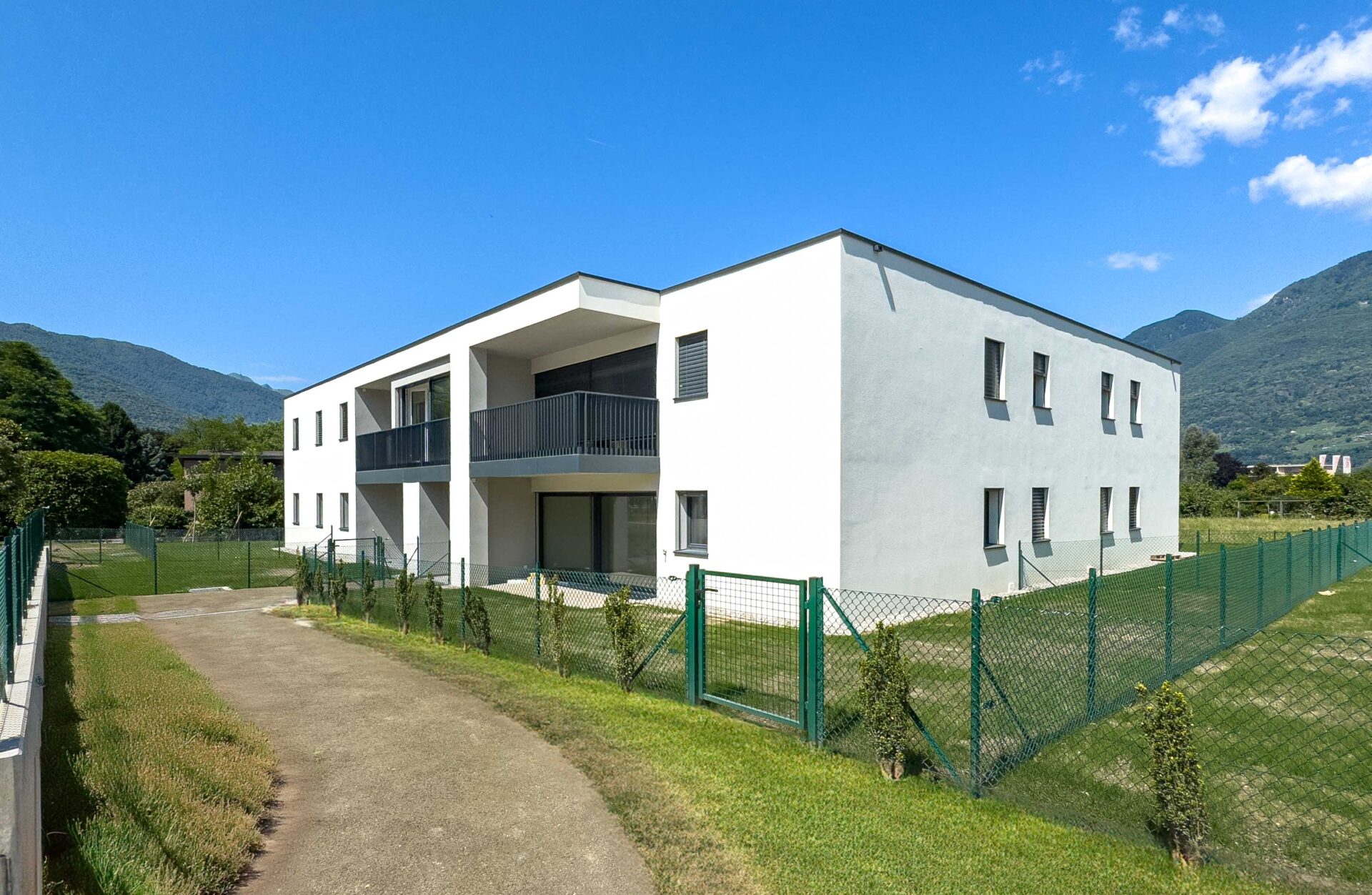 2,5-Zimmer-Wohnung mit großem Garten in der Residenza al Parco in Camorino zu verkaufen