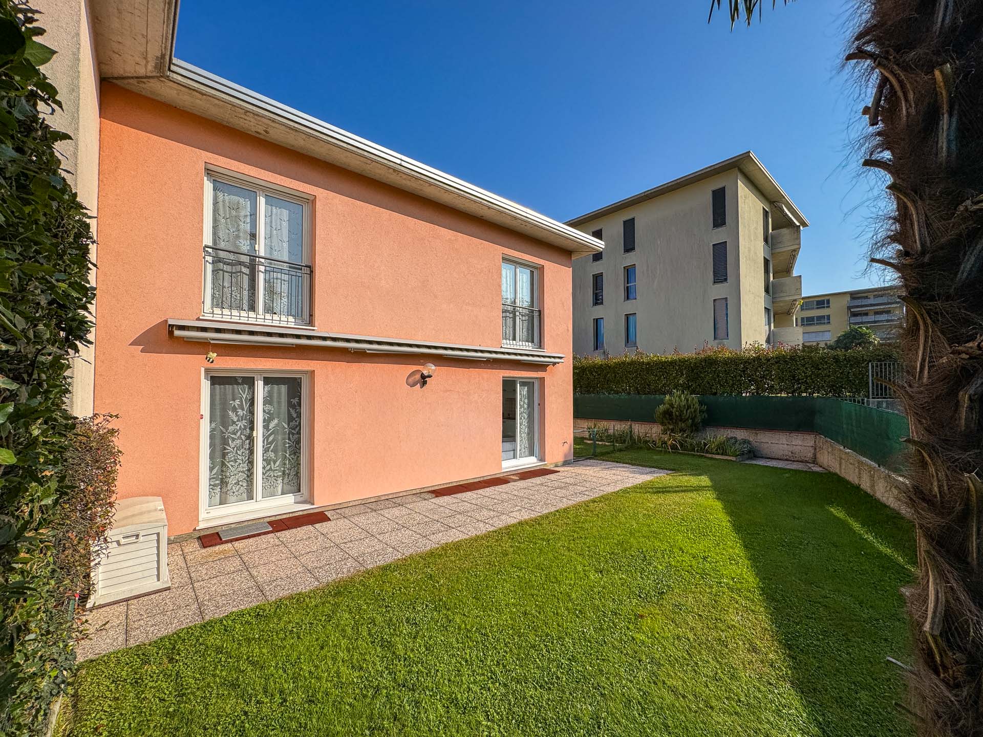 Casa a schiera con giardino in vendita a Vacallo Casa a schiera con giardino in vendita a Vacallo