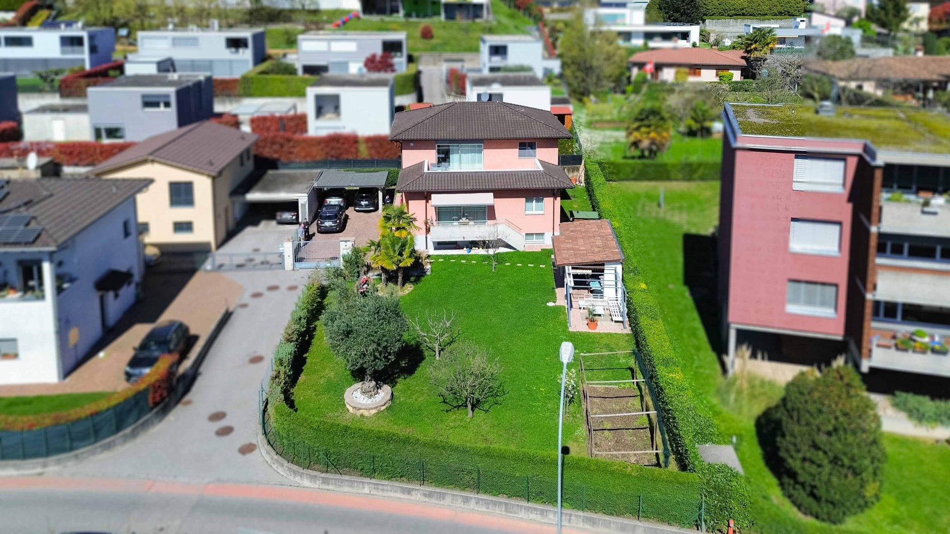 Semi-detached house with large garden for sale in Morbio Inferiore