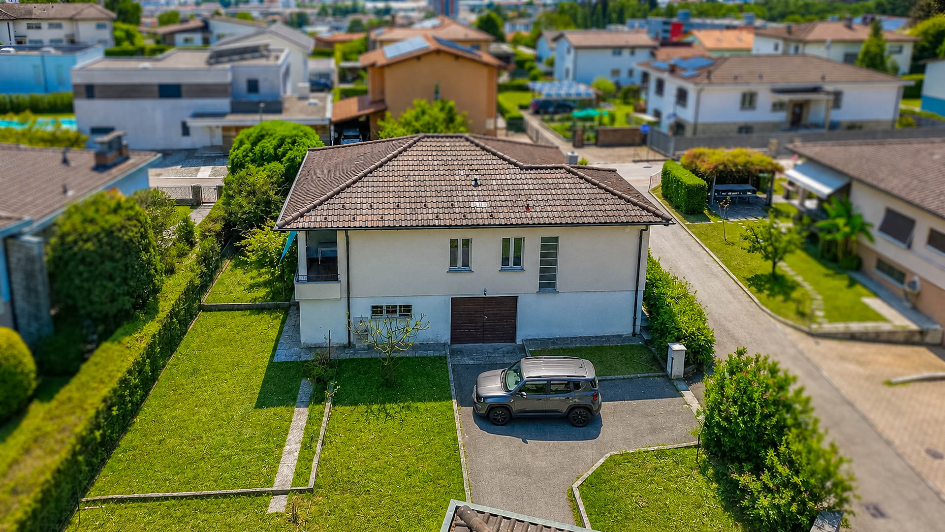 Casa unifamiliare con grande giardino in vendita a Morbio inferiore
