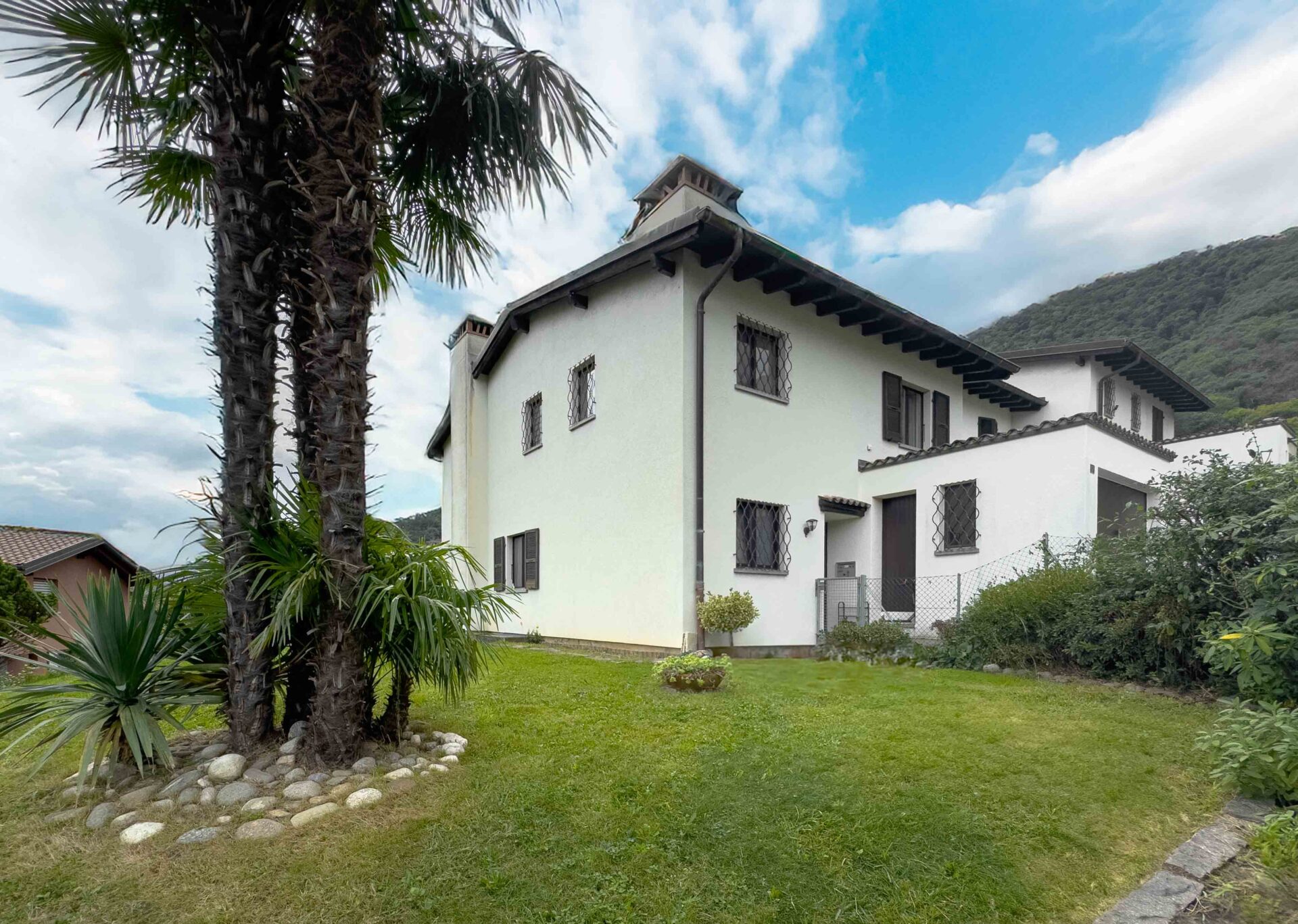 Casa a schiera con grande giardino e vista aperta in vendita a Gravesano