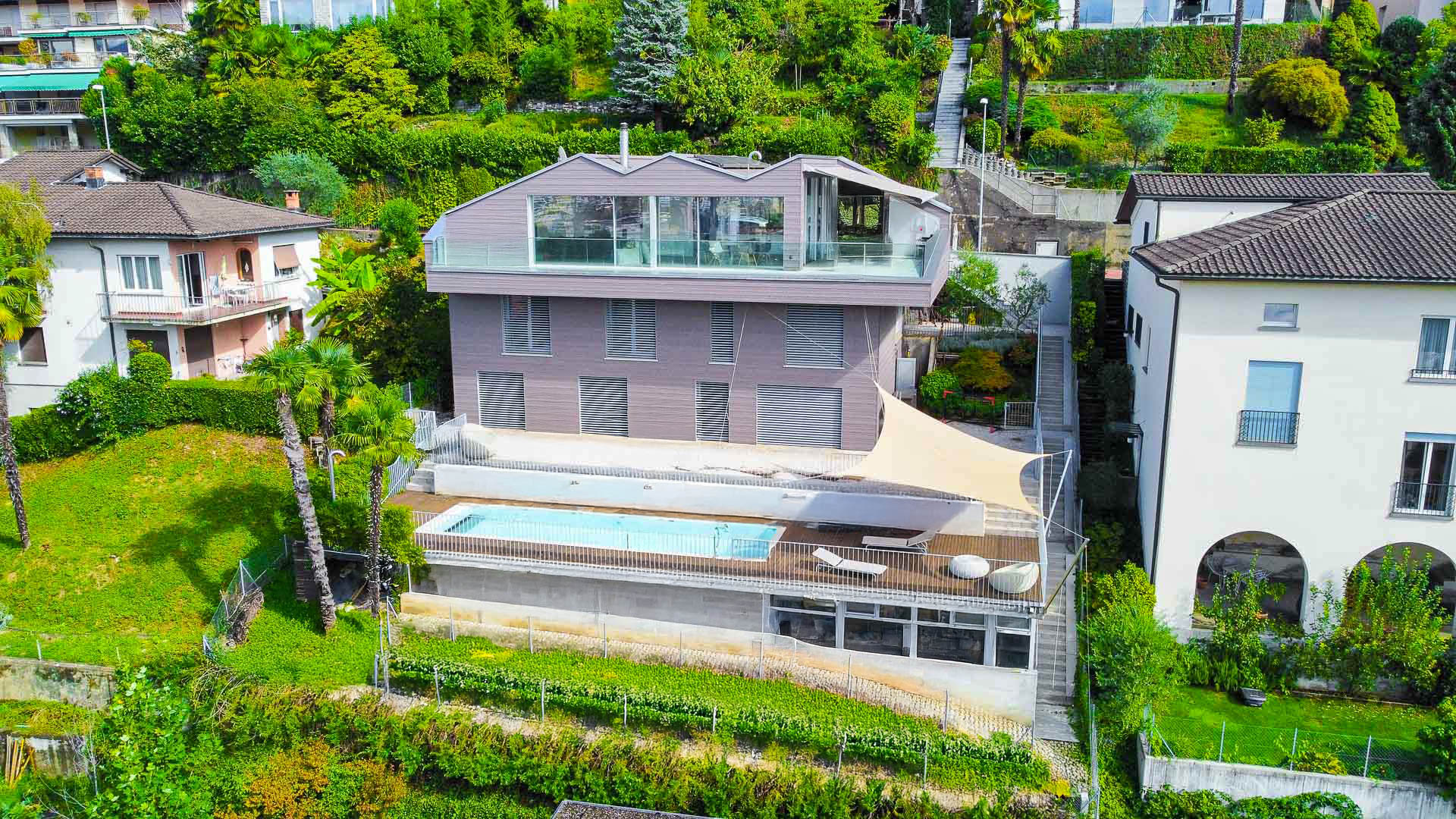 Prestigious villa with pool and lake view terrace for sale in Lugano Prestigious villa with pool and lake view terrace for sale in Lugano