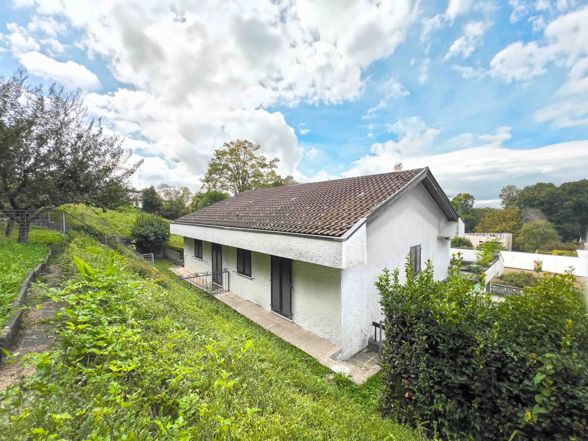 Twin house for sale in Mendrisio in an exclusive residential area within walking distance of schools