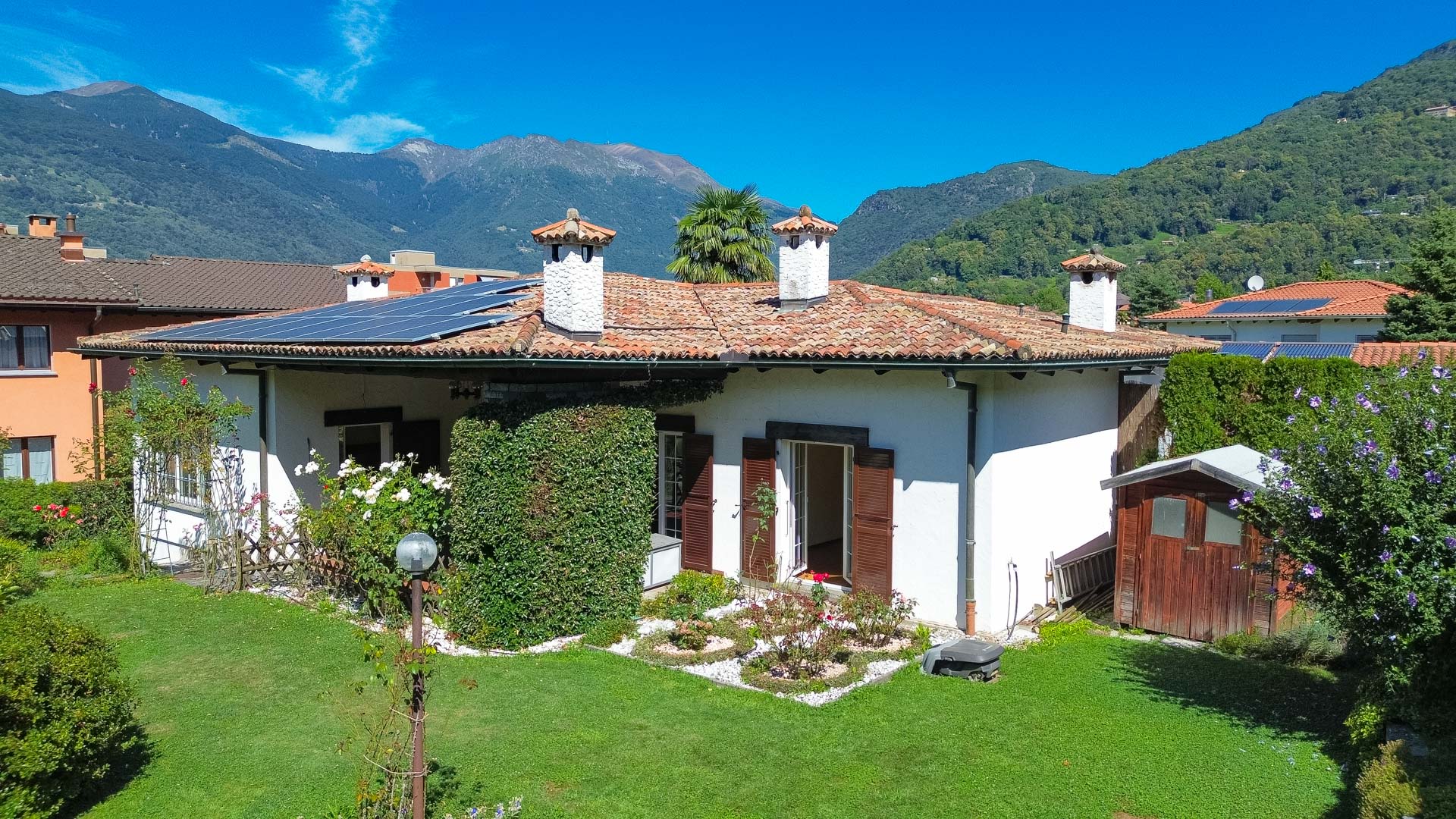 Gorgeous villa with garden for sale in Ponte Capriasca