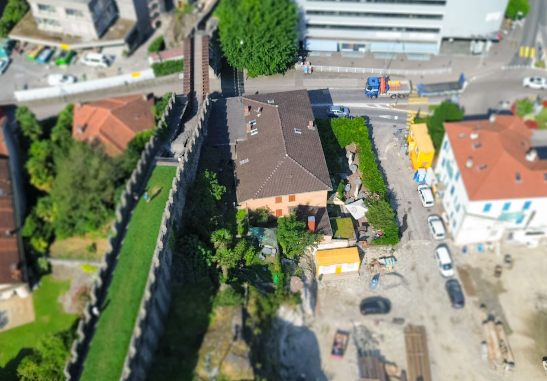 Investor-Gebäude in Bellinzona zu verkaufen, in malerischer Lage unterhalb der Burgmauern