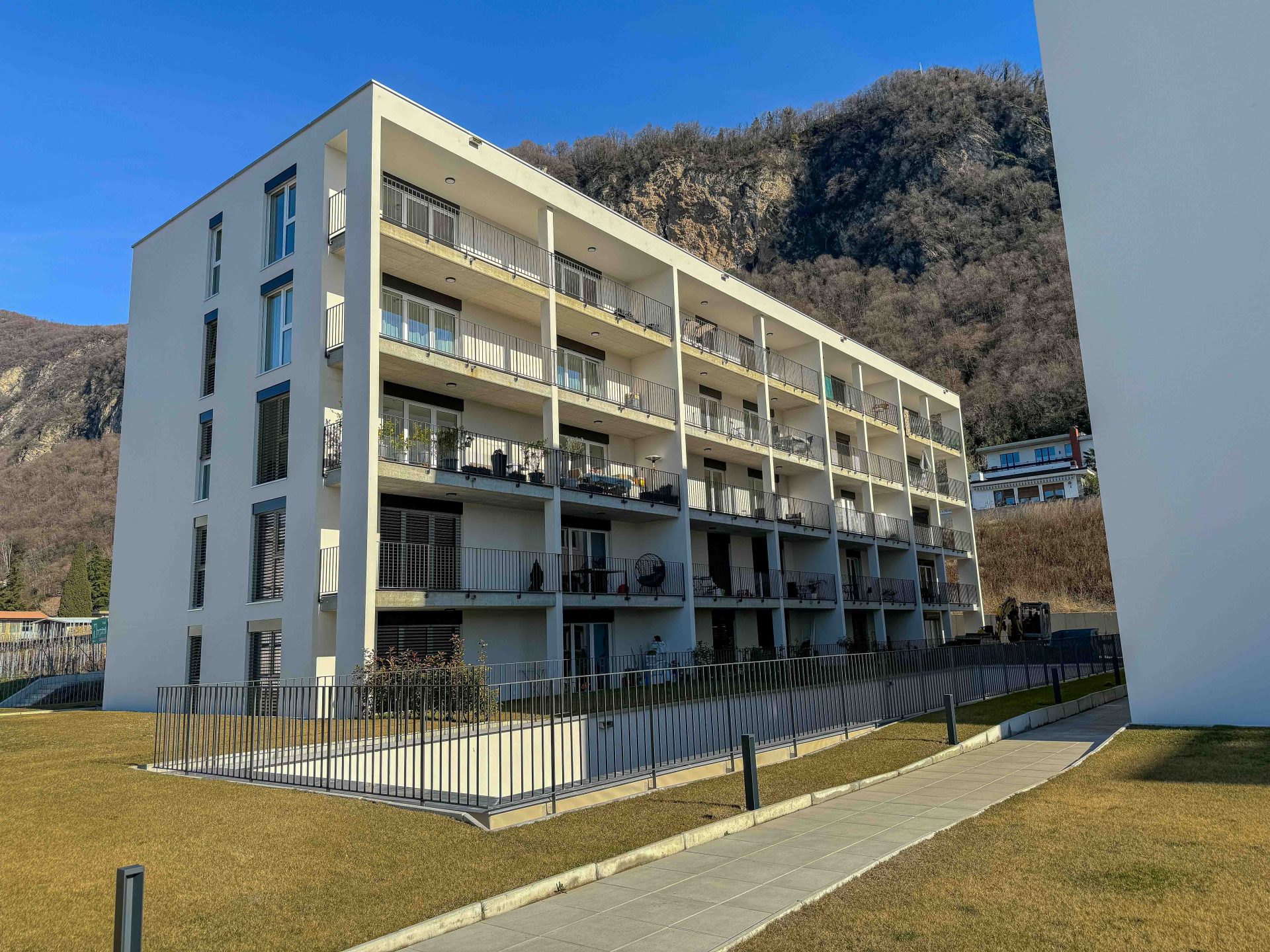 Modern 2.5-room apartment for sale in Mendrisio, on the top floor of a recently built residence