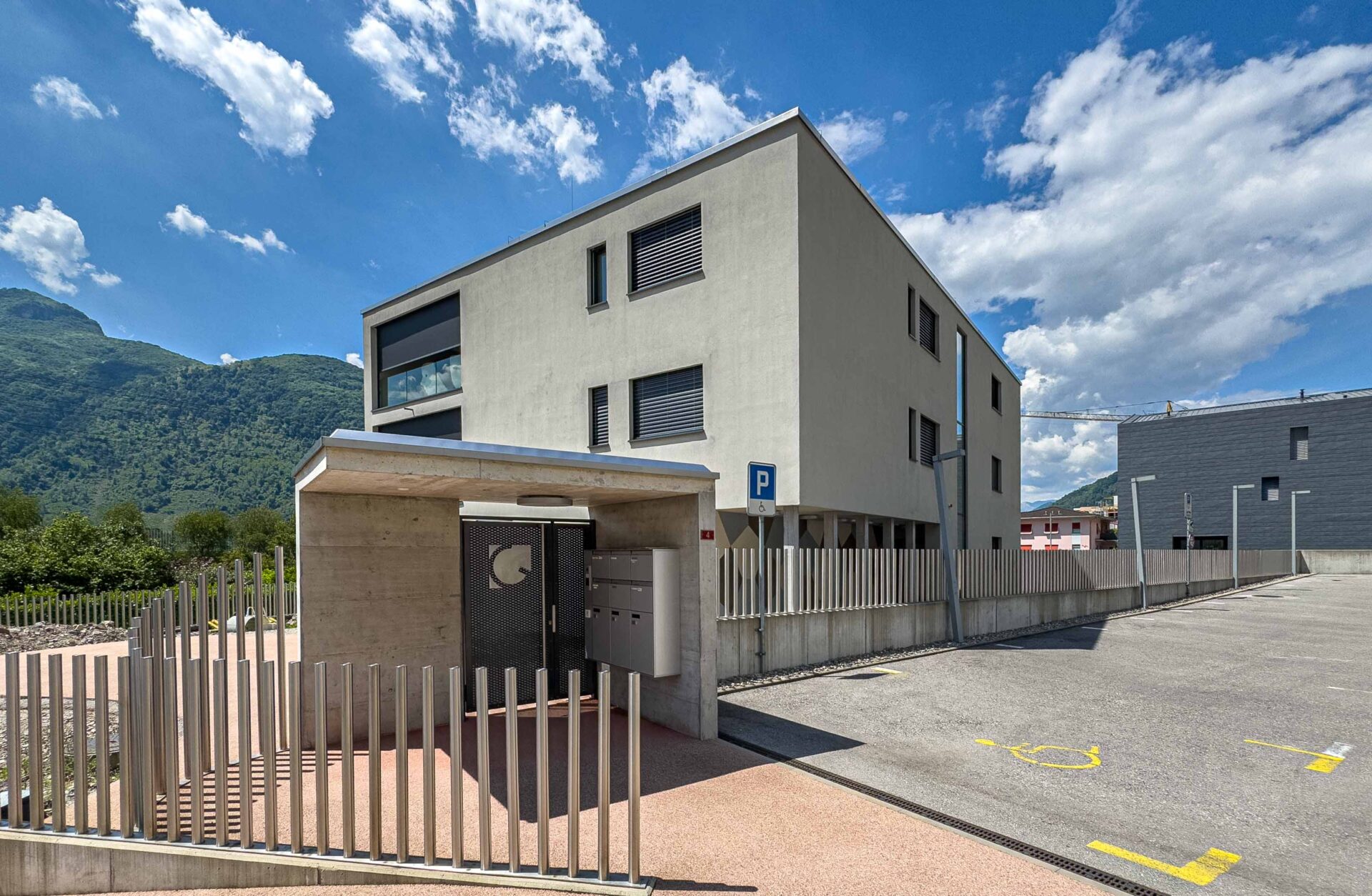 Moderno appartamento in vendita a Melano Moderno appartamento in vendita a Melano