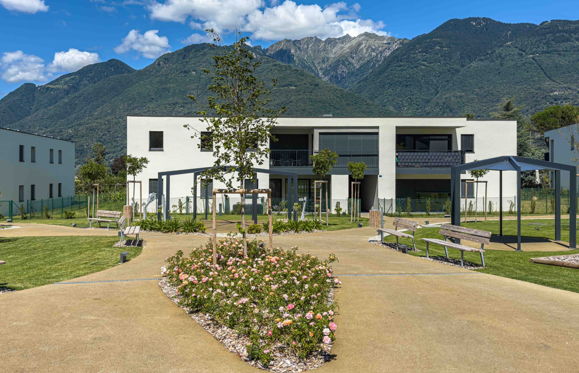 Residence at the Park, new apartments and houses for sale in a green oasis well connected to all services