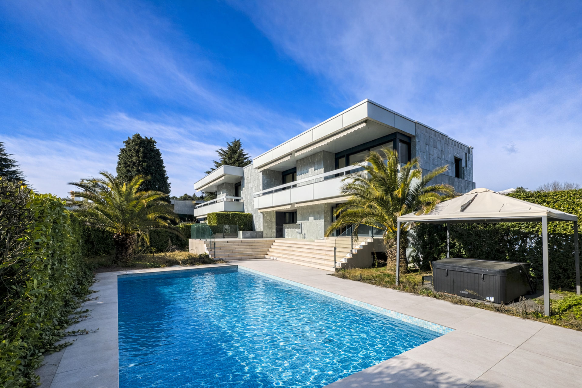 Luxury villa with pool for sale in Collina d’Oro